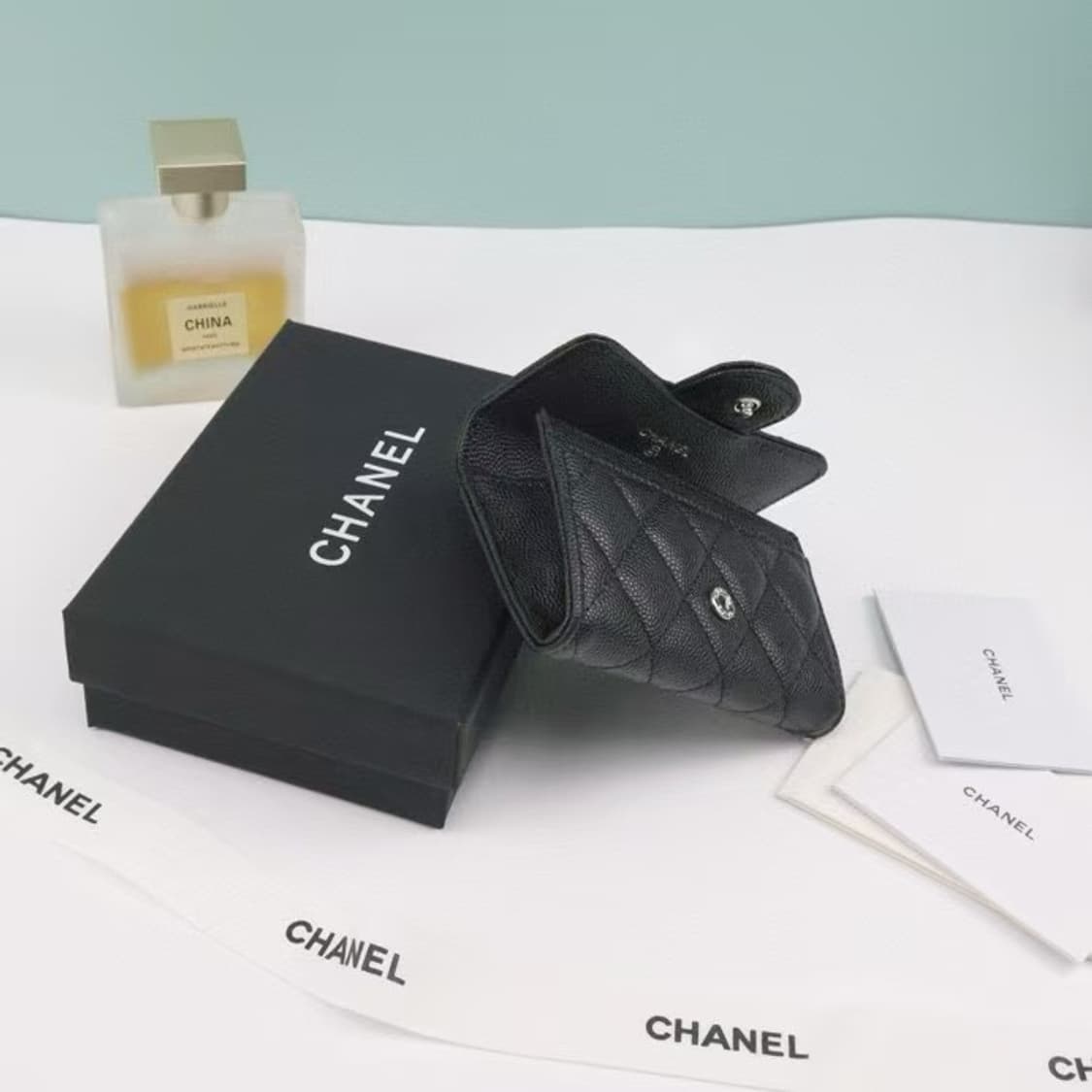 샤넬 클래식 카드 홀더 그레인드 카프스킨 & 골드 메탈 블랙 상품이미지6