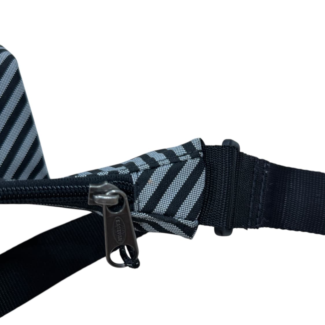 이스트팩 빈티지 스트라이프 반달백 크로스백 가방 상품이미지8