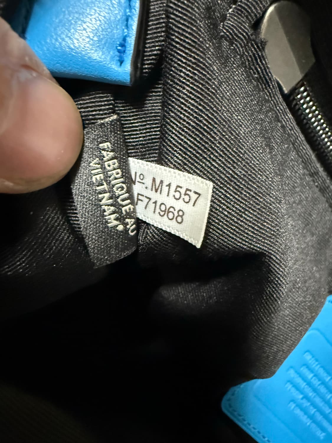 코치 설리반 퍼포레이티드 레더 메신저백 (네이비/블루) 상품이미지7