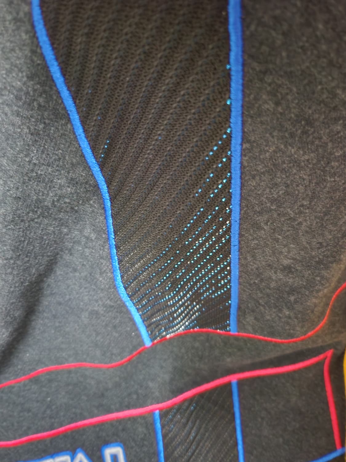 겐조 블랙/옐로우 맨투맨 티셔츠 상품이미지4