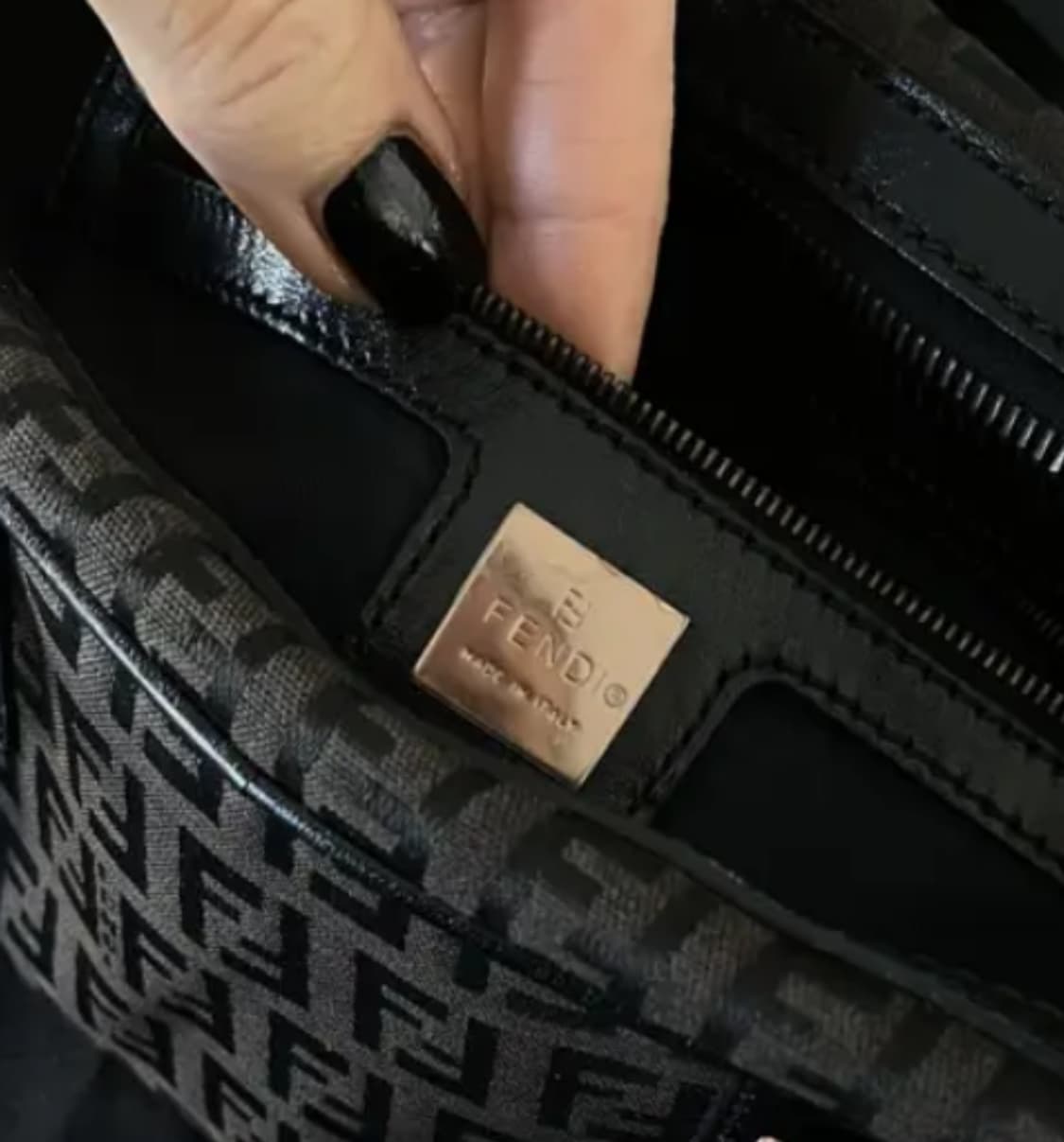 펜디 바게트백 블랙 은장 상품이미지4