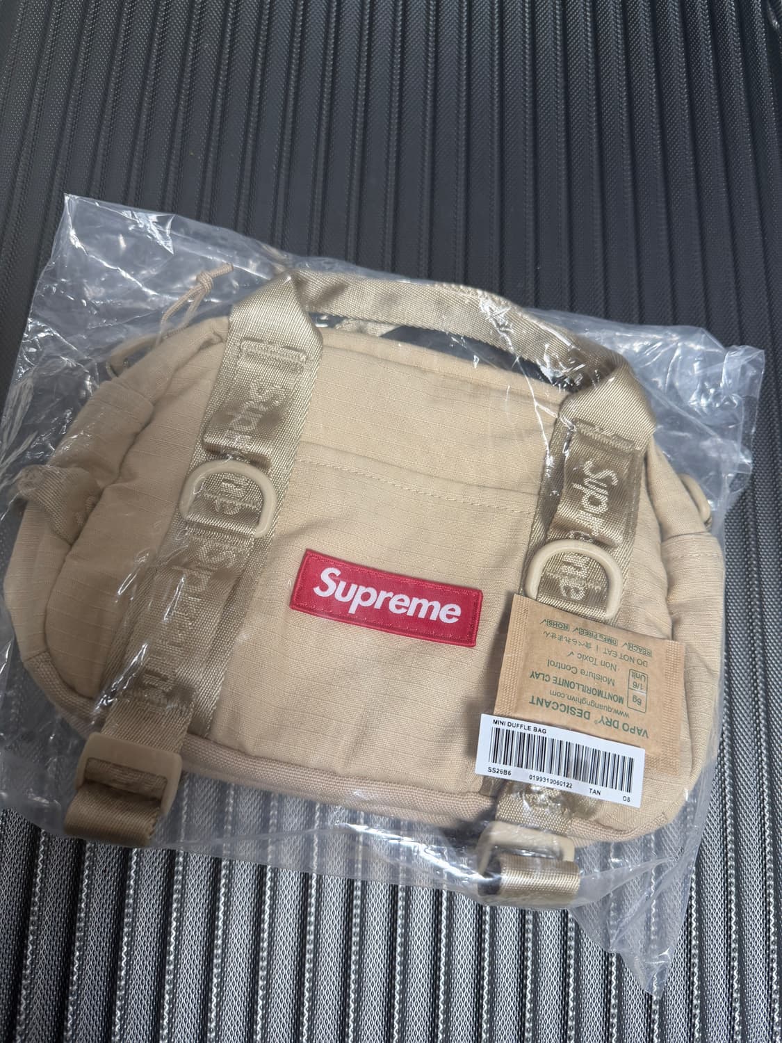 슈프림 미니 더플백 탄 - 26SS 상품이미지3