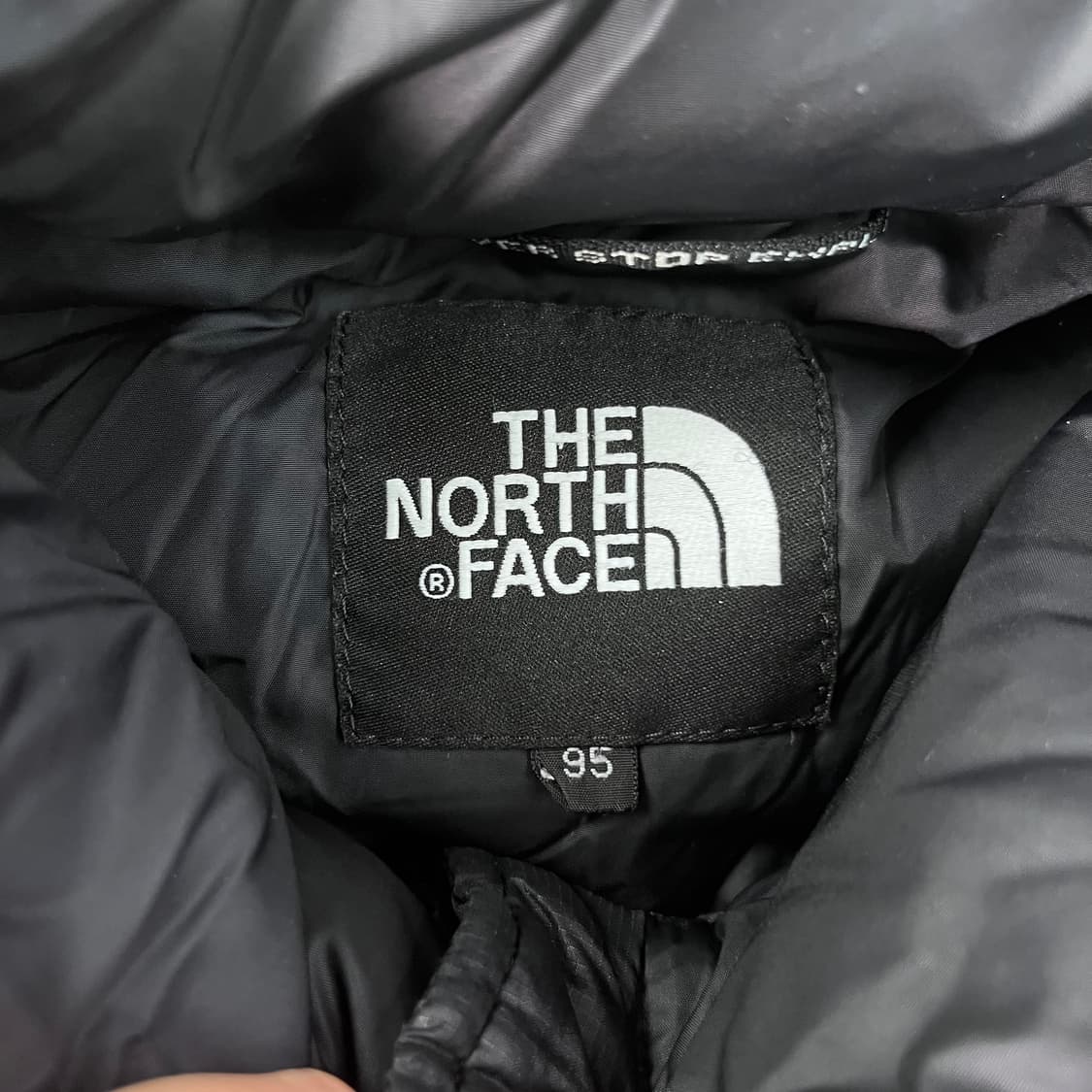 100 노스페이스 1996 눕시 700 블랙 패딩 상품이미지3
