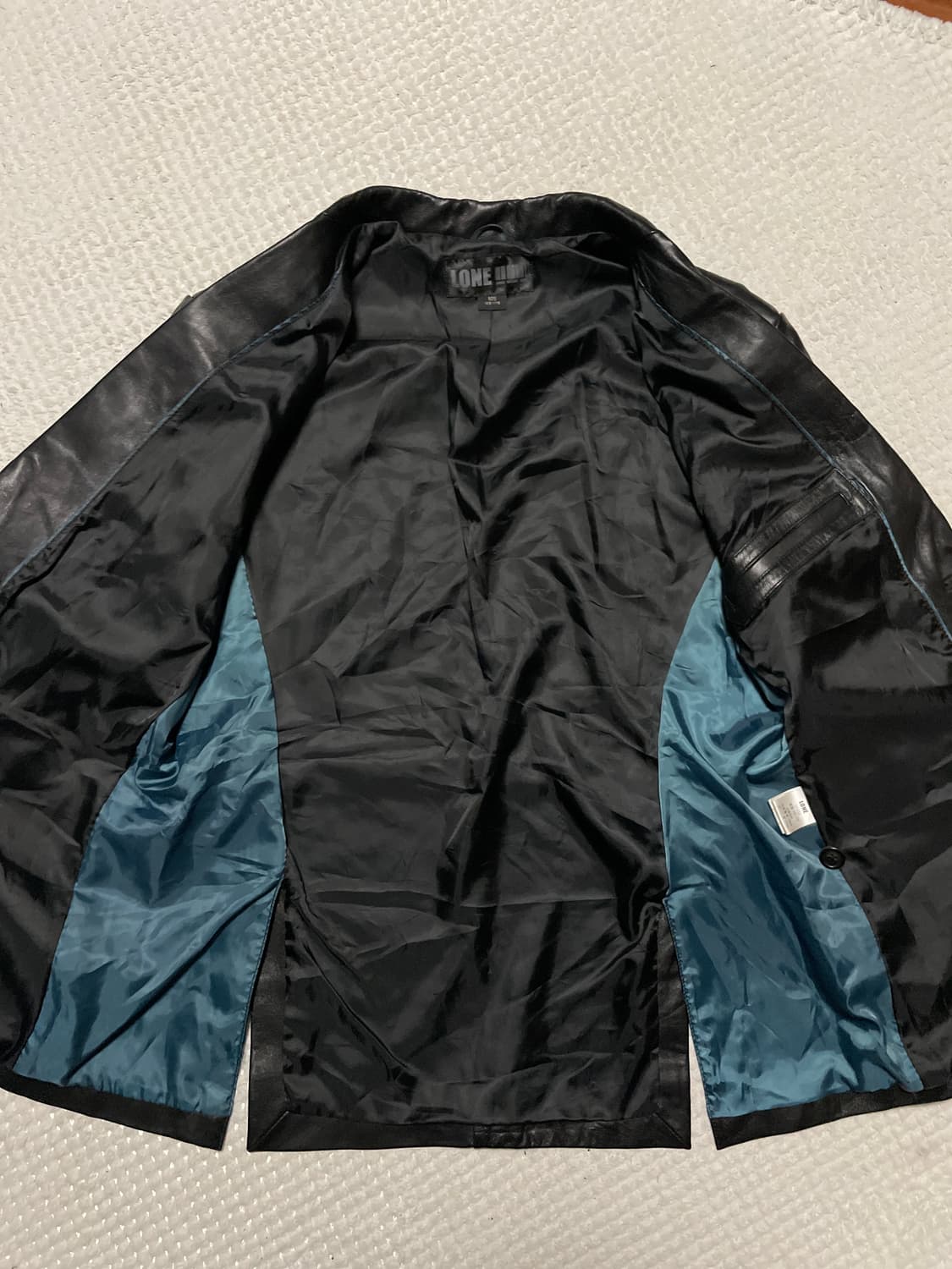 Juun.J 정욱준 LONE 웨스턴 무드 램스킨 양가죽 절개 레더 자켓 상품이미지3