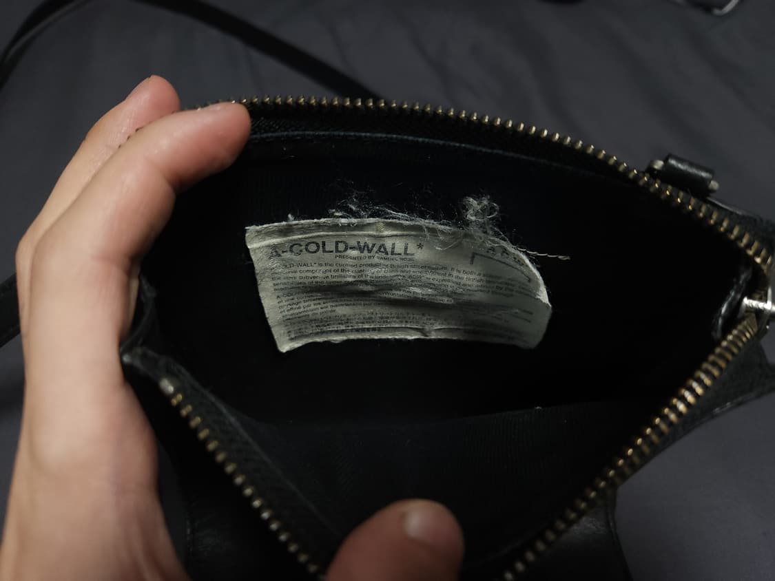 A COLD WALL 커브드 레더 크로스백 상품이미지5