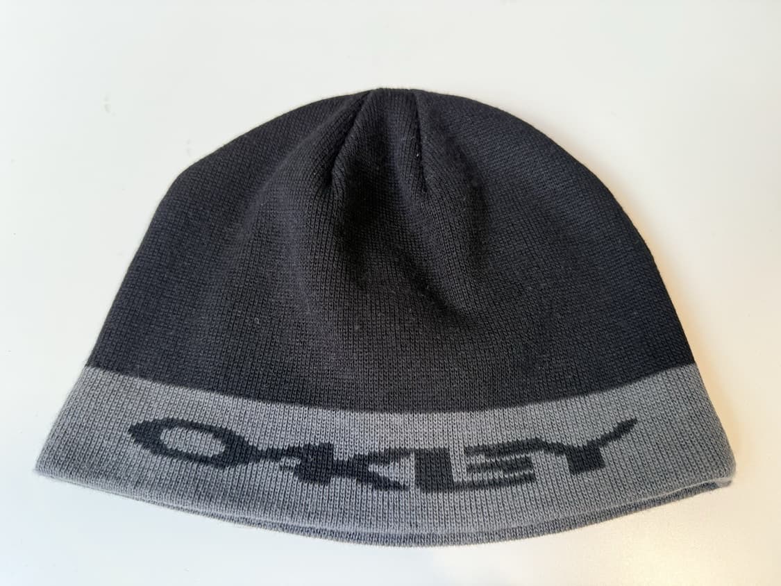 오클리 투톤 로고 비니 블랙 그레이 상품이미지1