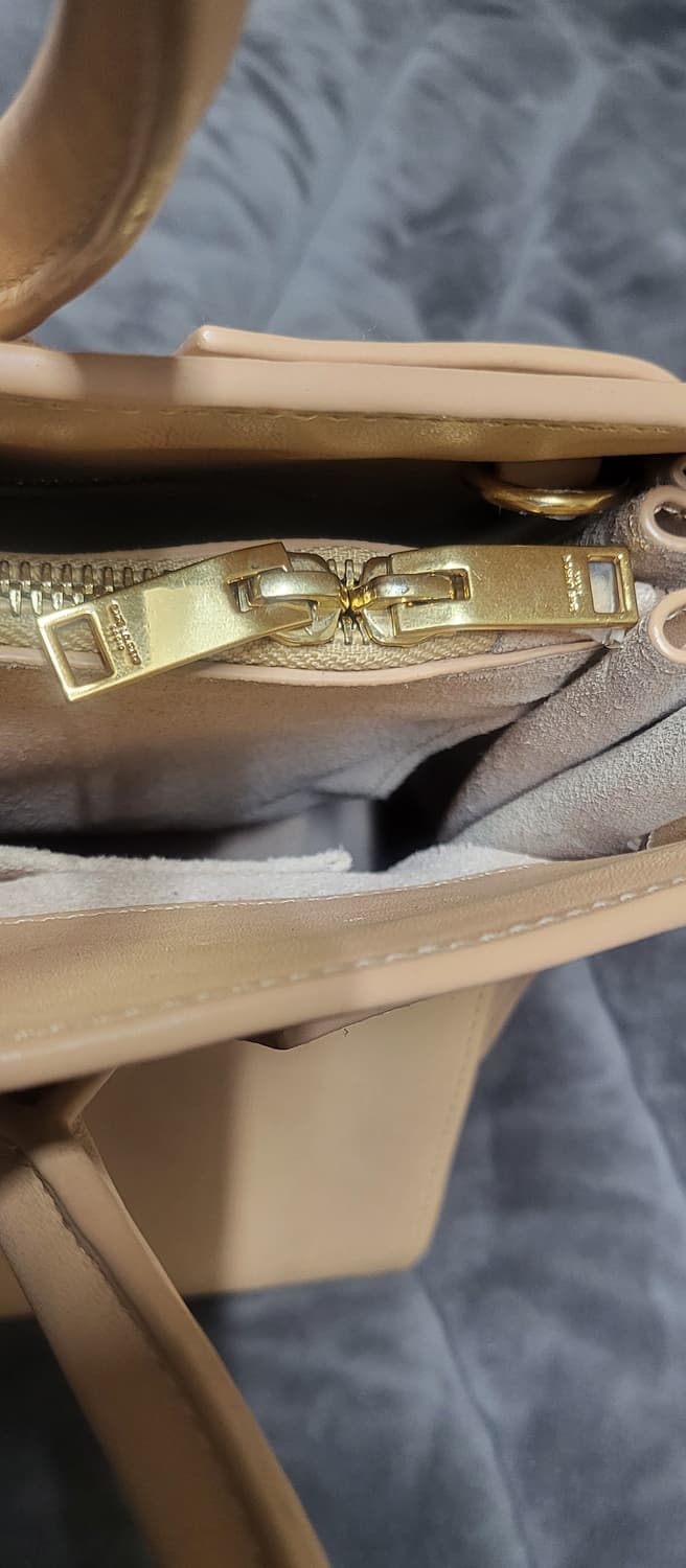 생로랑 삭드 쥬르  베이지 가죽 토트백 상품이미지5