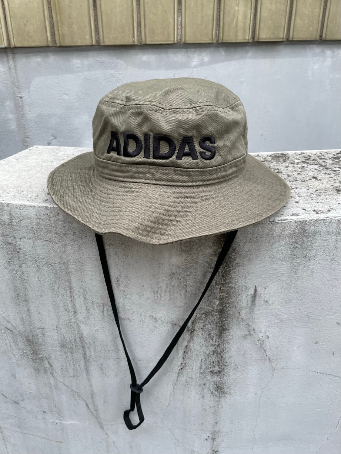 Adidas 아디다스 빅 자수로고 사파리 버킷햇 상품이미지1