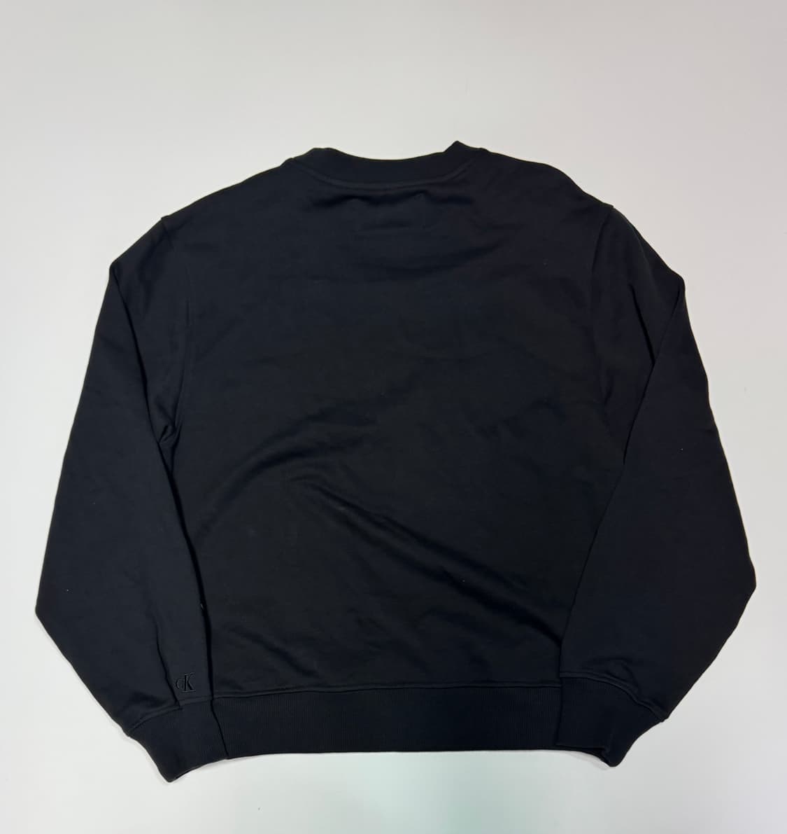 캘빈클라인 진 미니멀 샌터 로고 스웻 맨투맨 블랙 상품이미지2