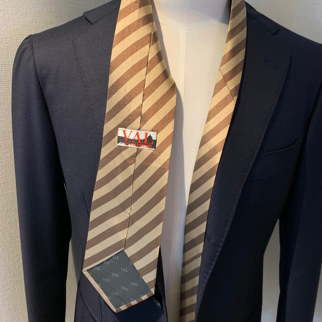 발렌티노 명품 스트라이프 넥타이 100실크 클래식룩 코디 A-A+등급 상품이미지2
