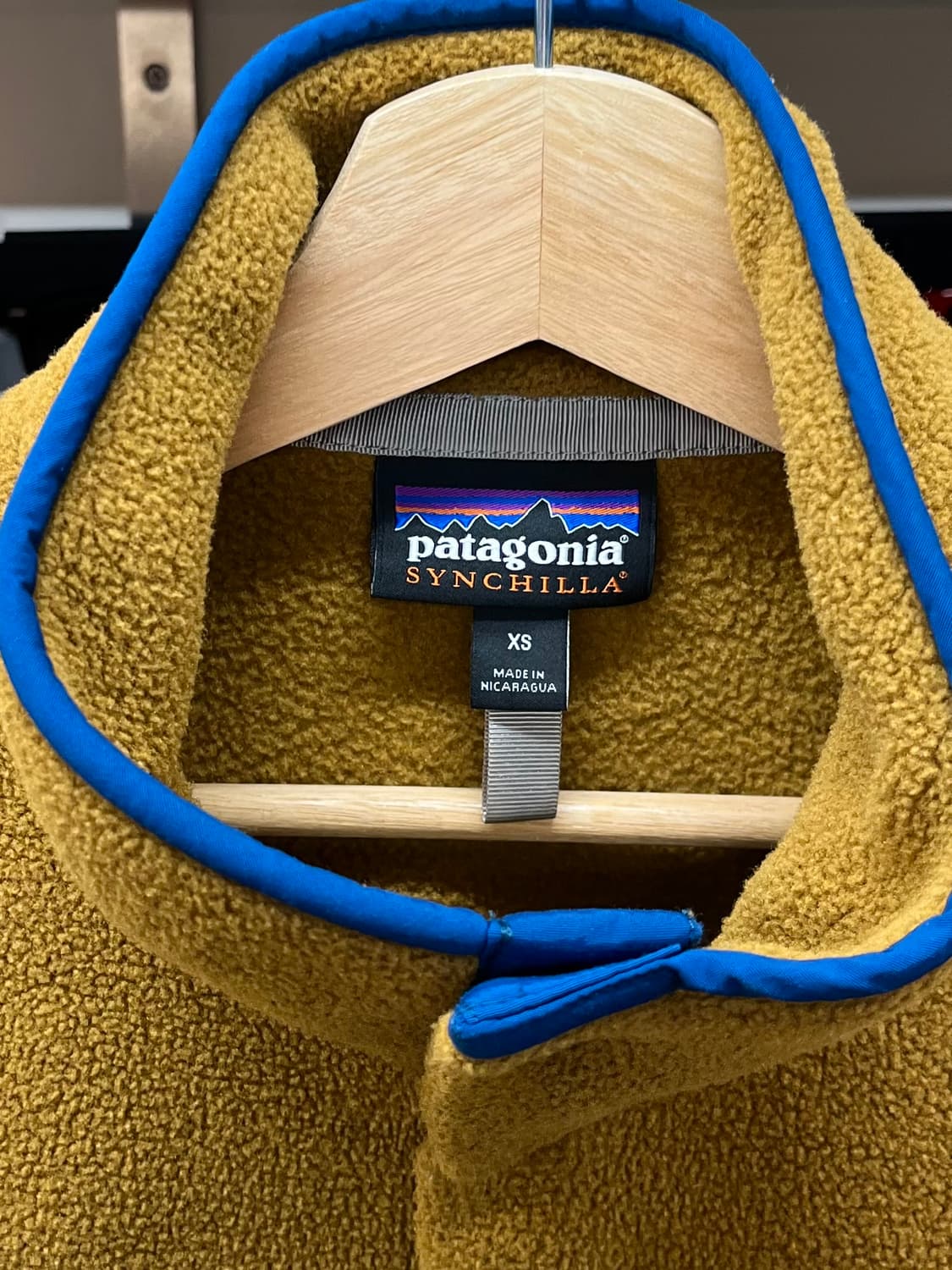 [90~95] 파타고니아 신칠라 풀오버 머스타드 네이비 상품이미지3