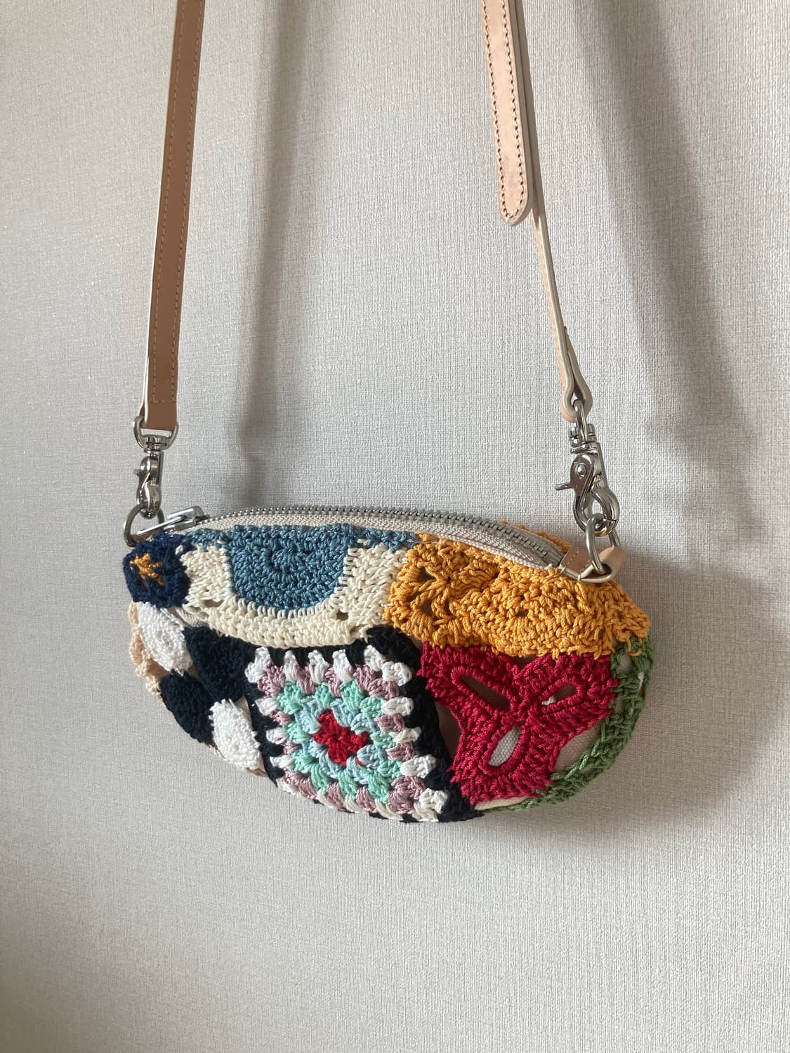 더뮤지엄비지터 니트미니백 크로스백 상품이미지4