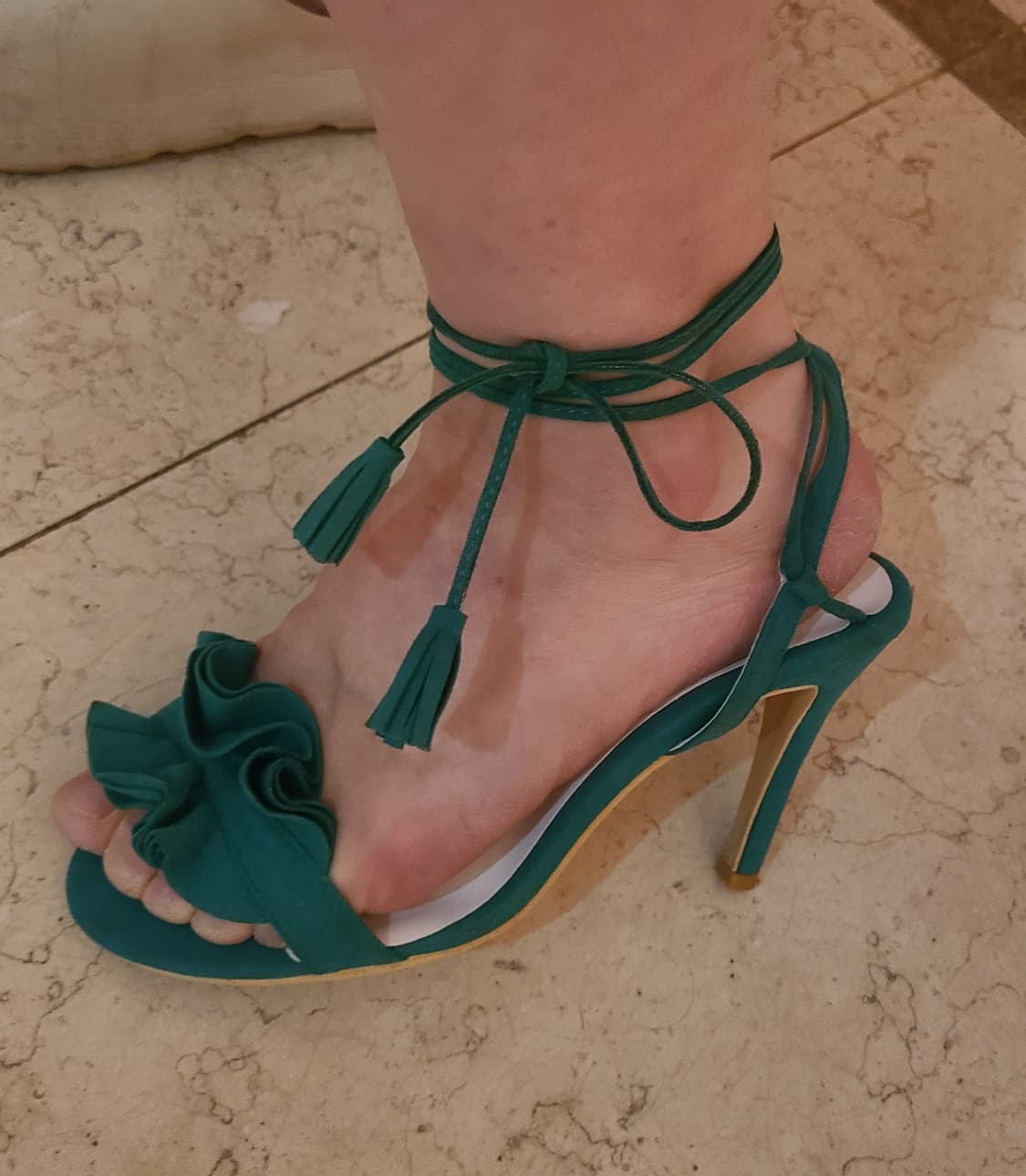 에메랄드 태슬 스트랩 힐 샌들 240 상품이미지5