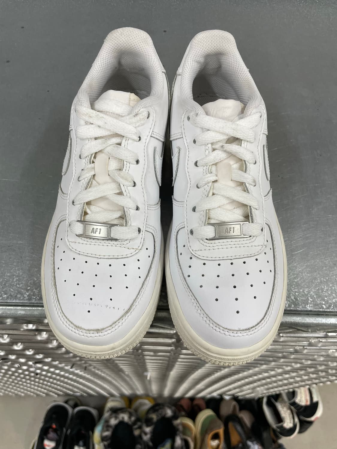 나이키 에어포스1 트리플 화이트 225 상품이미지5