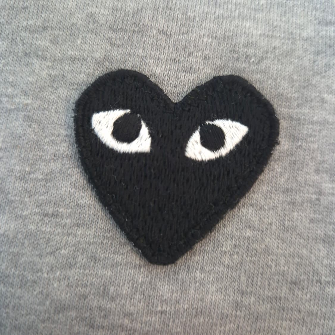 꼼데가르송 플레이 하트 반팔티 그레이 L 상품이미지3