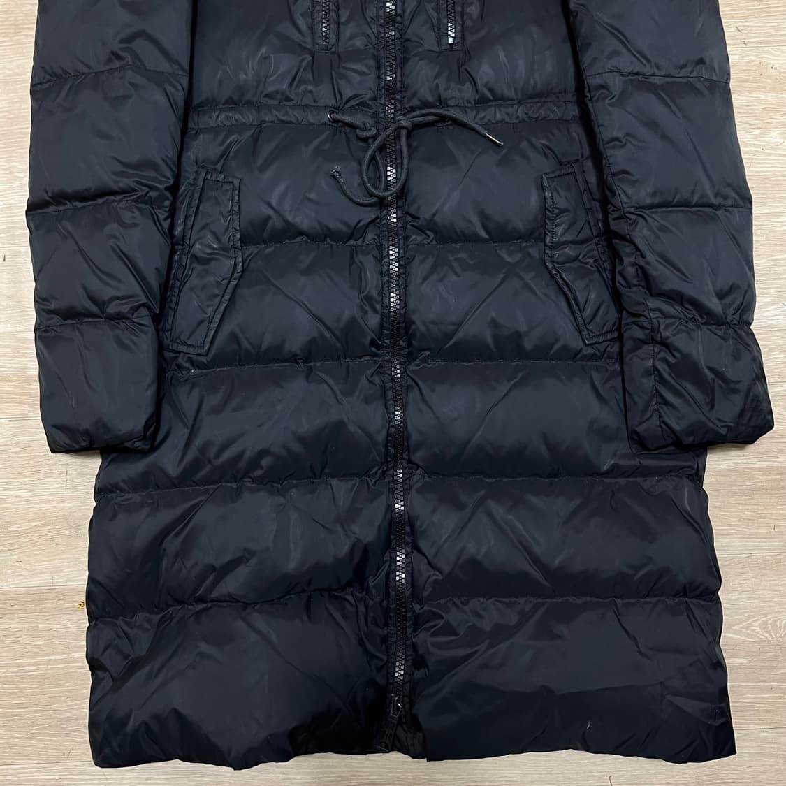 디젤 여성 소가죽 배색 와펜 하이넥 롱패딩 점퍼 [블랙] L/100 상품이미지3