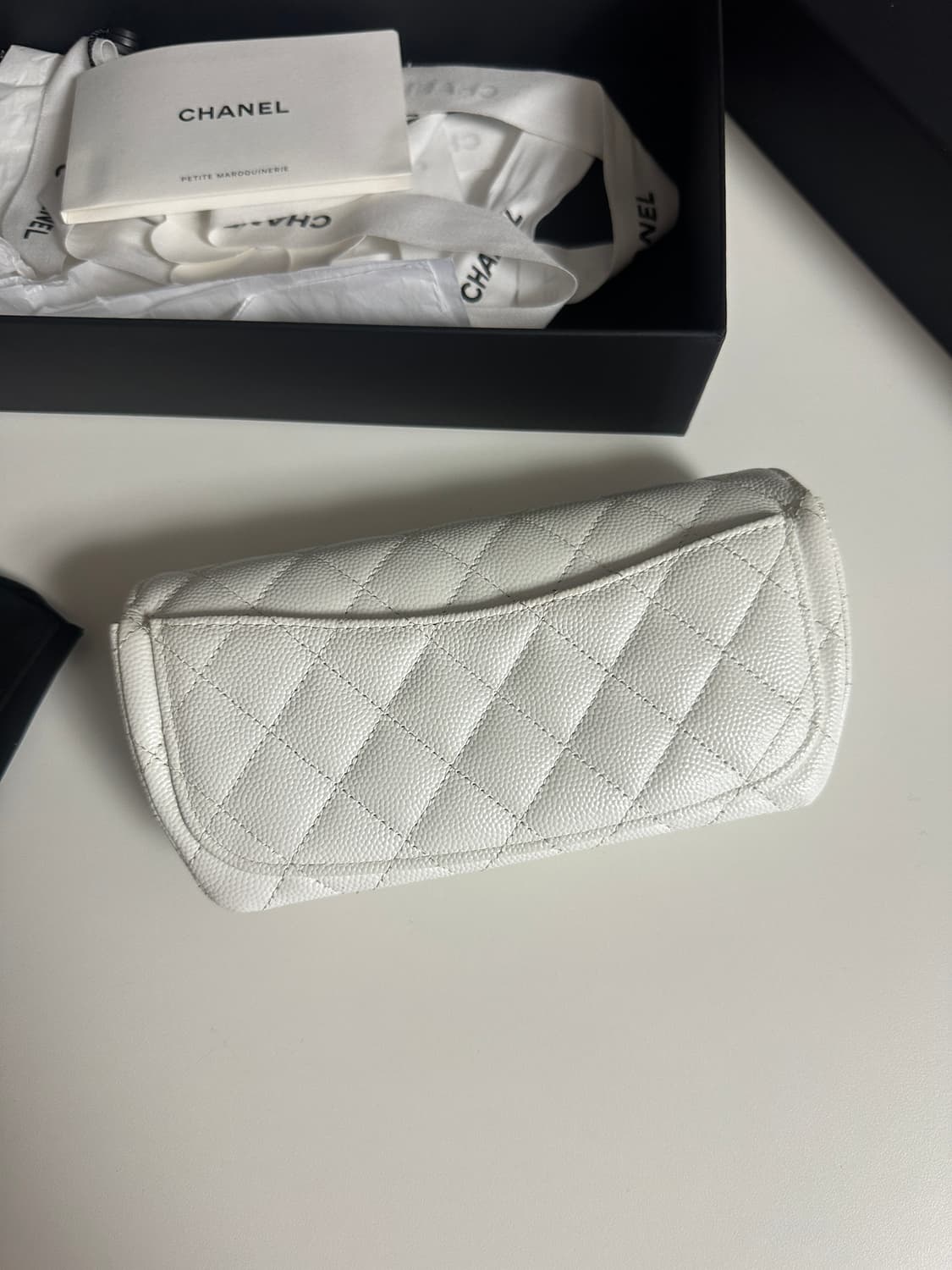 샤넬 선글라스백 화이트 (31번대) 상품이미지3