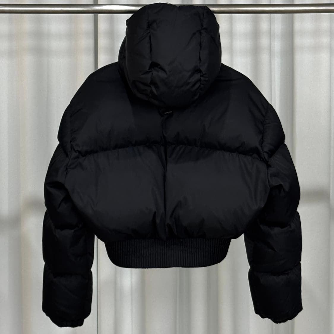 (42) 미우미우 크롭 후드 패딩 나일론 다운 상품이미지7