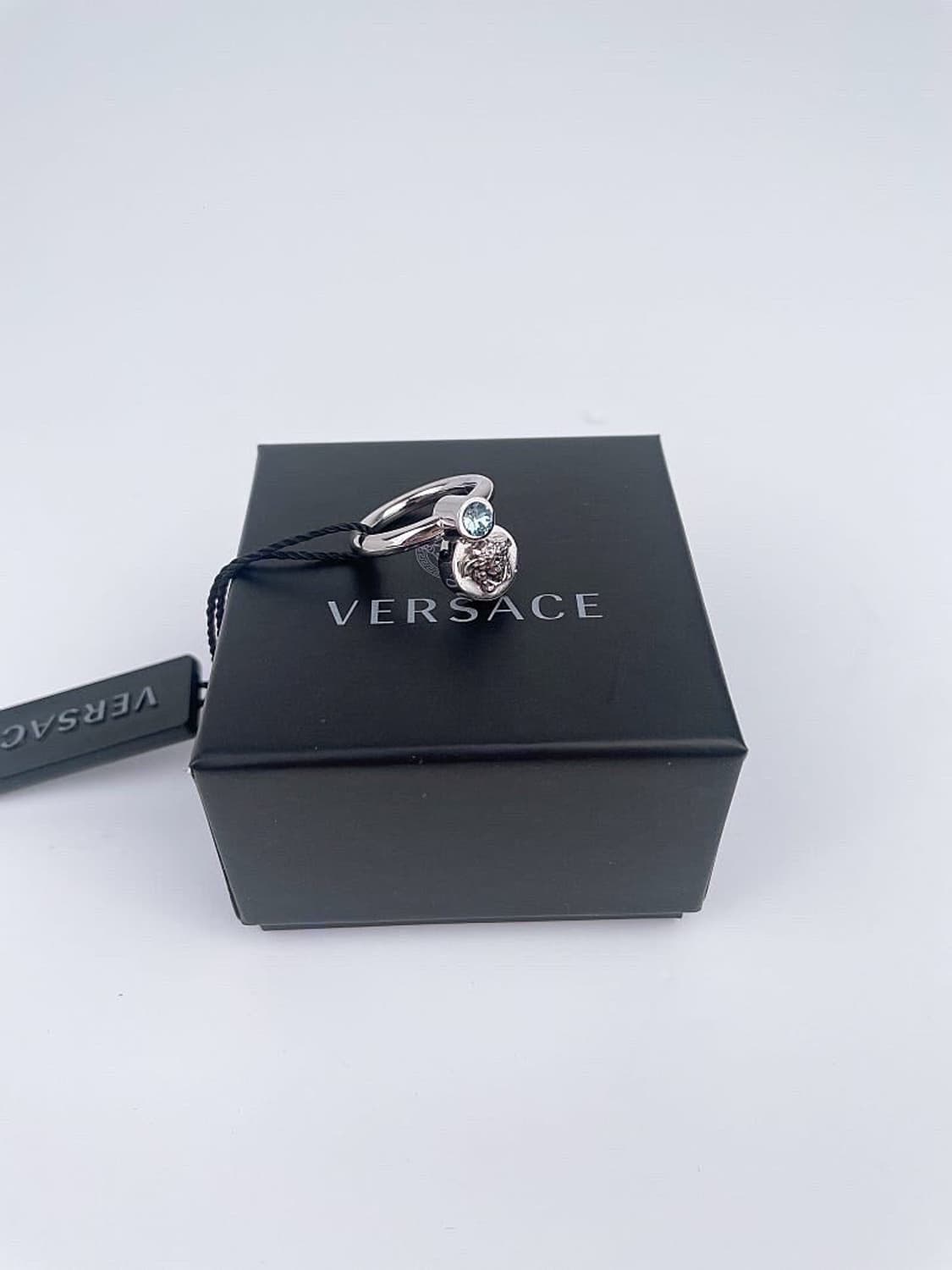 (정품/새상품) 베르사체 여성 실버 사파이어 장식 반지 상품이미지4
