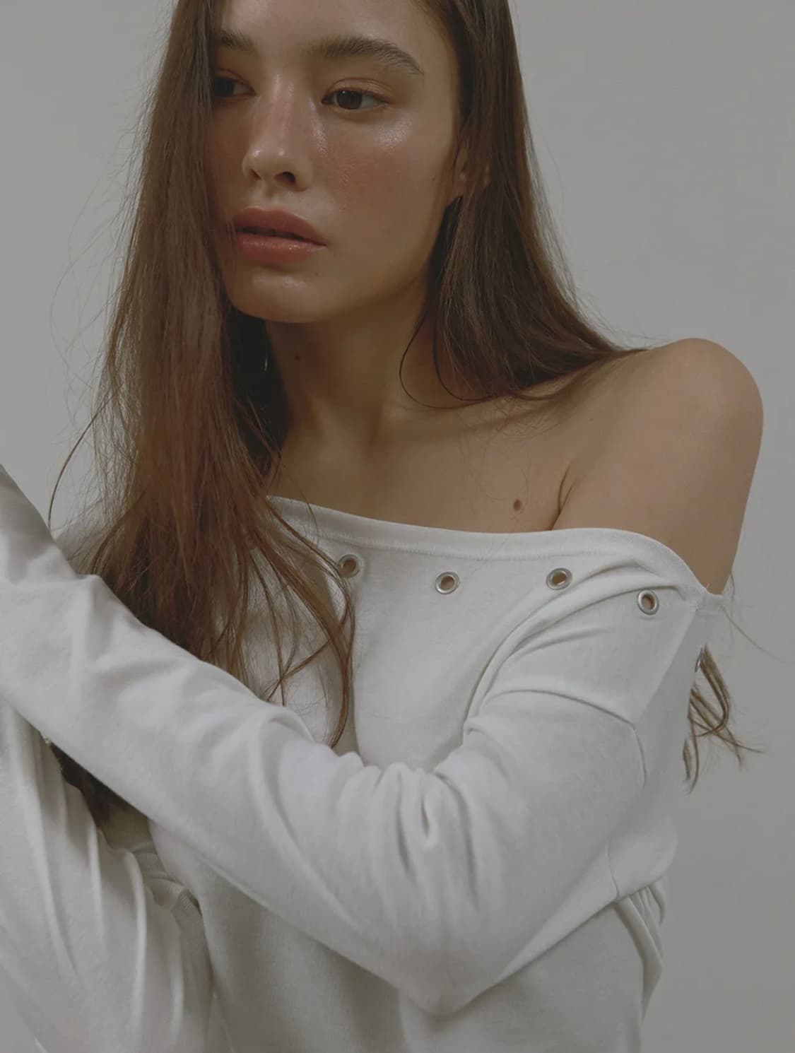 아수라 아일렛 원 숄더 롱 슬리브리스 티셔츠 아이보리 상품이미지8