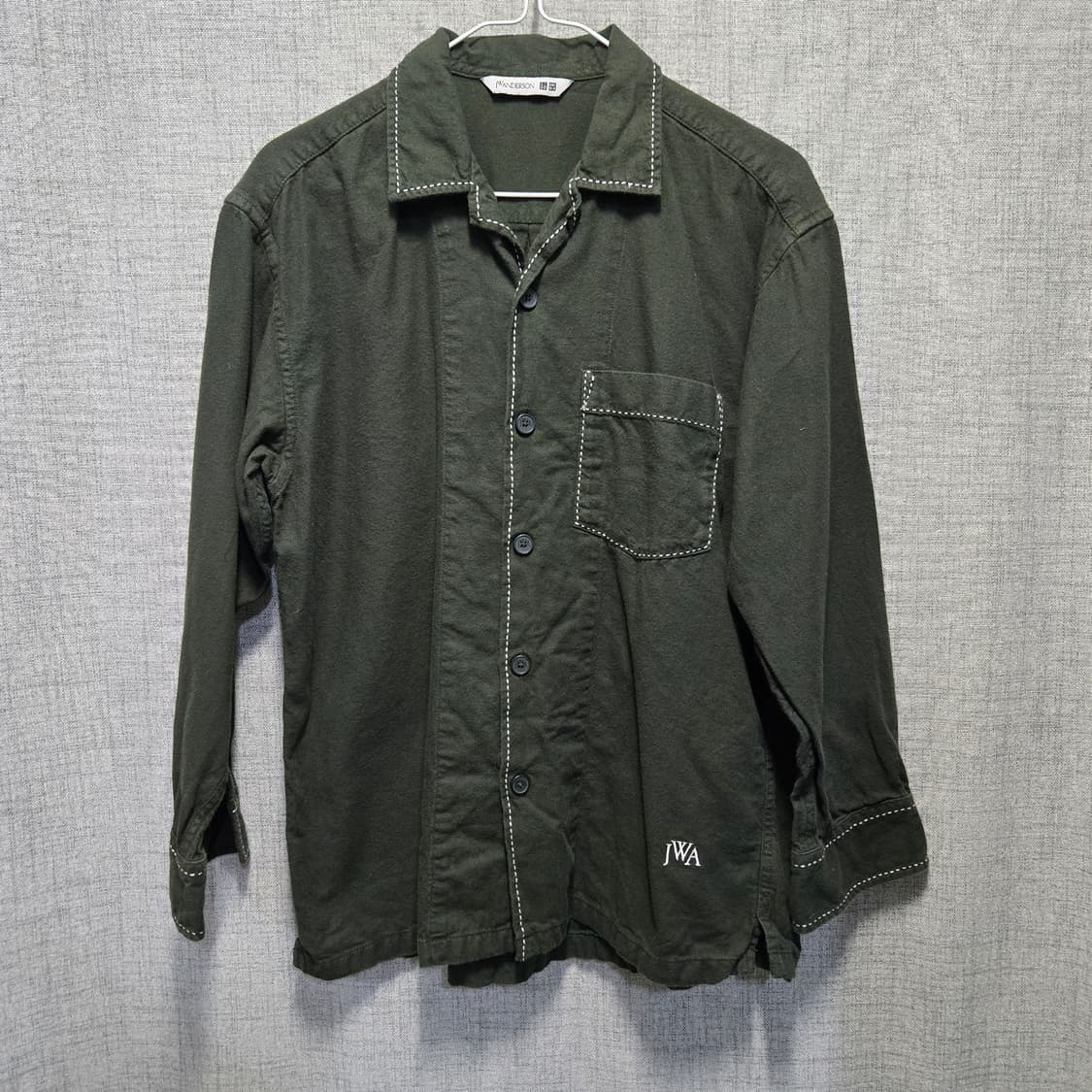 JW앤더슨 X 유니클로 셔츠 그린 스티치  상품이미지1