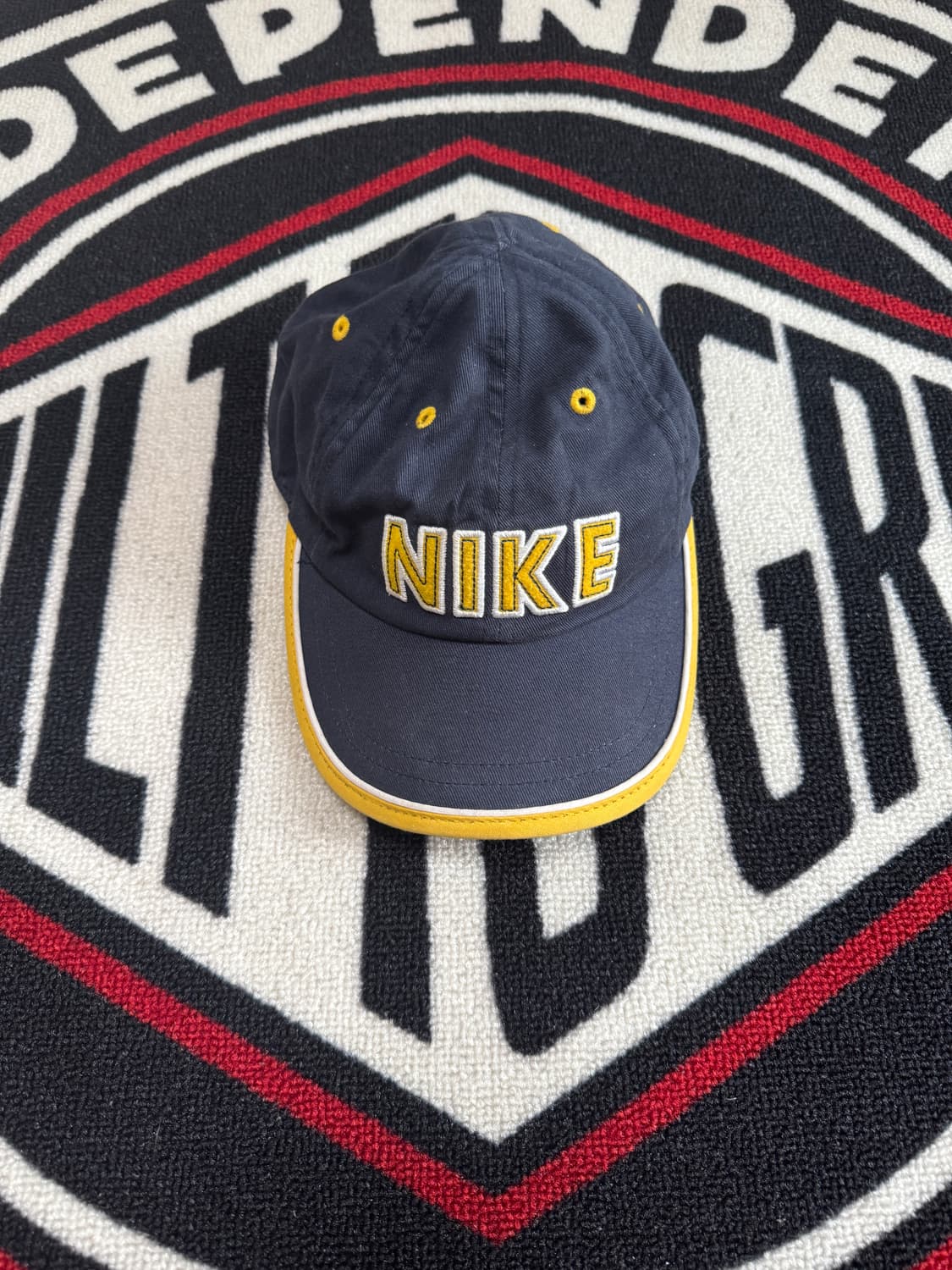 나이키 스펠 아웃 로고 차일드 벨크로 백 캡 네이비 옐로우 상품이미지1