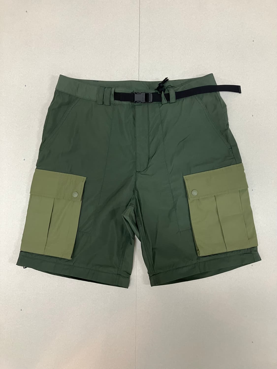 몽클레르 X 퍼렐 윌리엄스 카고 팬츠 올리브 그린 48사이즈 상품이미지4