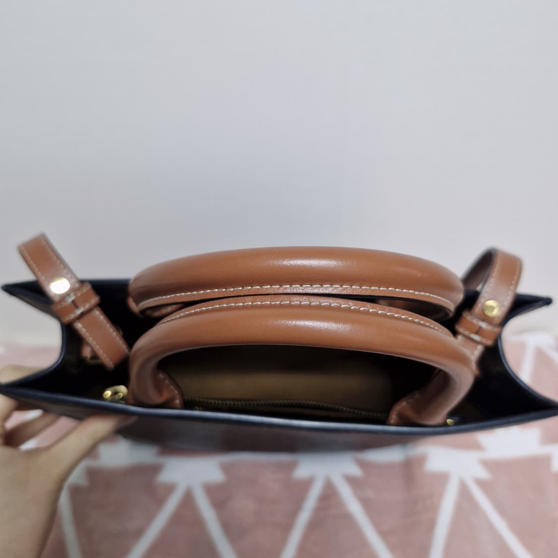 셀린느 CELINE 스몰 카바스 버티컬 트리옹프 캔버스 숄더백 크로스백 상품이미지3