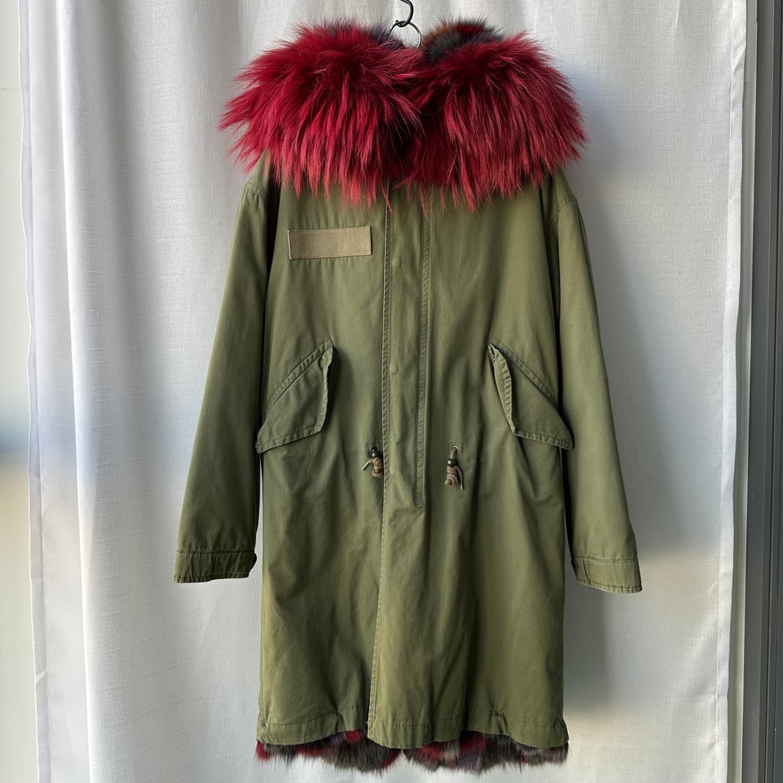 미스터앤미세스 이태리 라쿤 퍼 야상 카키 레드 상품이미지1