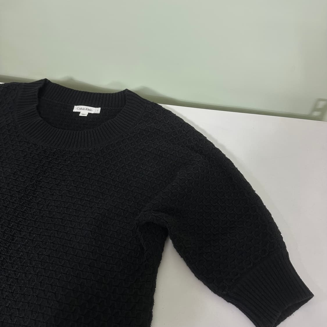 우먼FREE 캘빈클라인 블랙 가오리오버핏 와플 반팔니트 상품이미지3