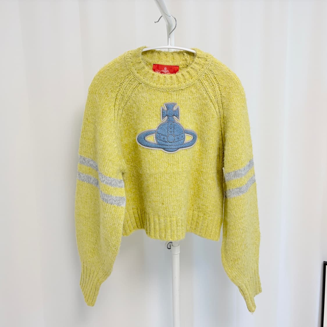 새상품 비비안웨스트우드 ORB 패치 울 스웨터-옐로우 상품이미지1