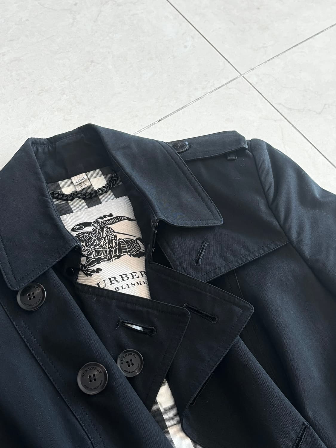 버버리 블랙 트렌치 코트 상품이미지1