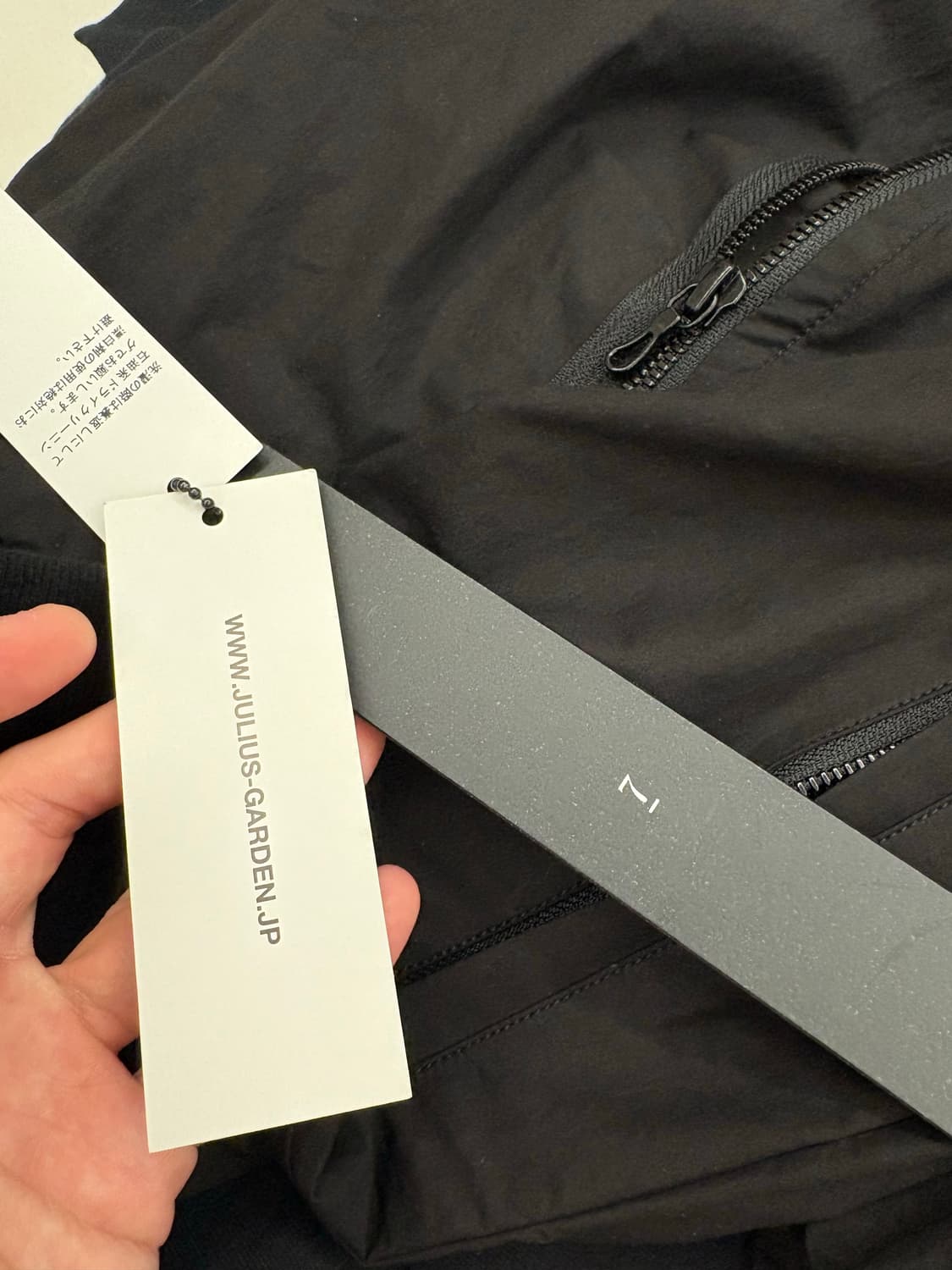 율리어스 비대칭 하이넥 자켓 상품이미지4