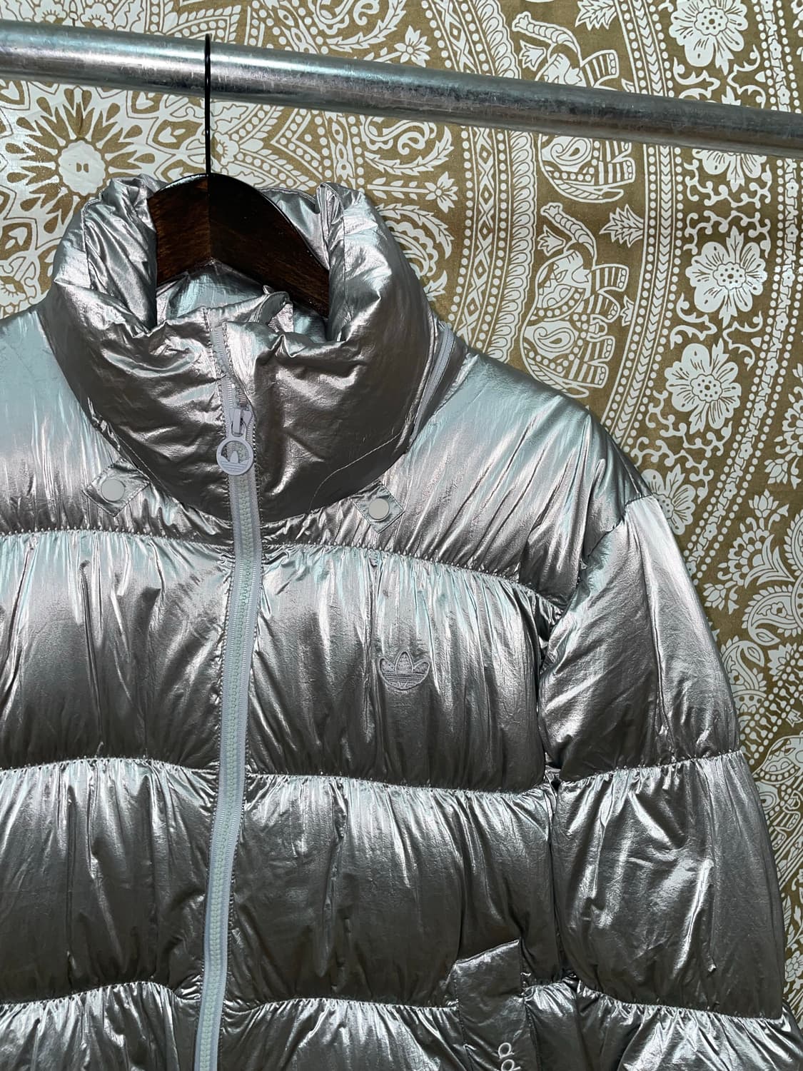 아디다스 뱃지 유로파 실버 덕다운 다운점퍼 패딩  상품이미지4