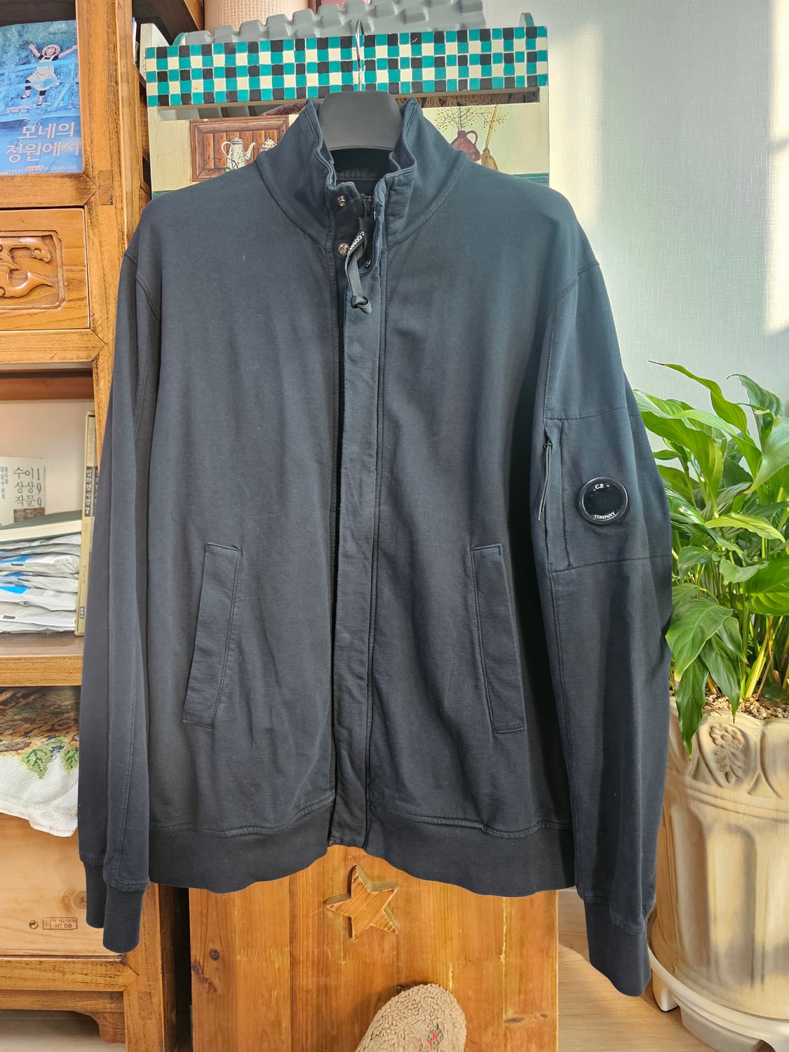 유행없이 입는 씨피 CP 컴퍼니 블랙 집업 자켓 L 팔아요 상품이미지1