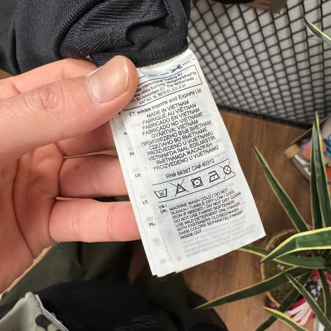 아디다스 트랙 자켓 레글런핏 전면 로고 포인트 블랙 화이트 상품이미지7