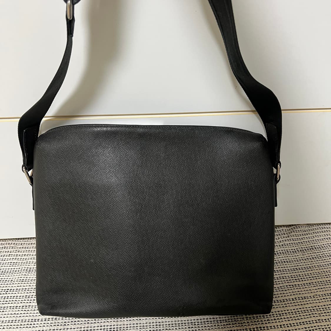 루이비통 타이가 그리고리 메신저백 크로스백 상품이미지2