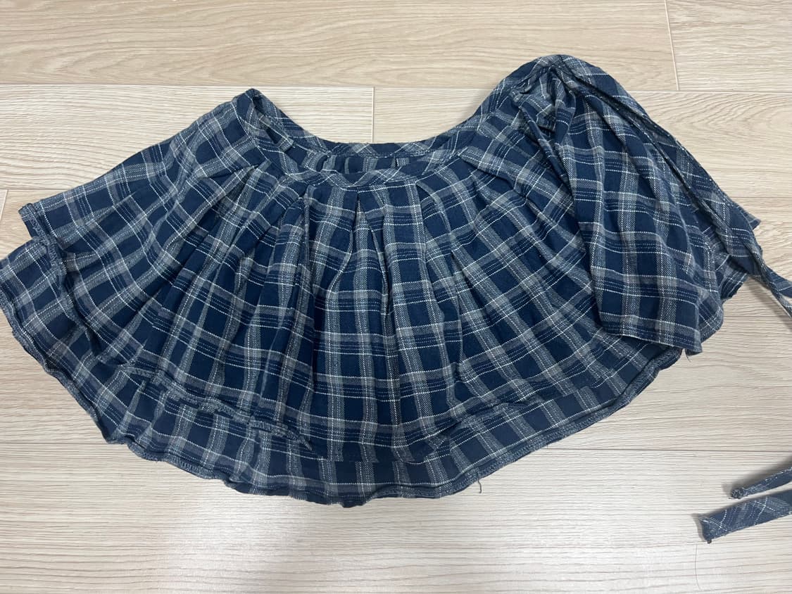 썸플레이스 라라진 프릴 체크 레이어드 코튼 랩 숏 플리츠 스커트 네이비 상품이미지5