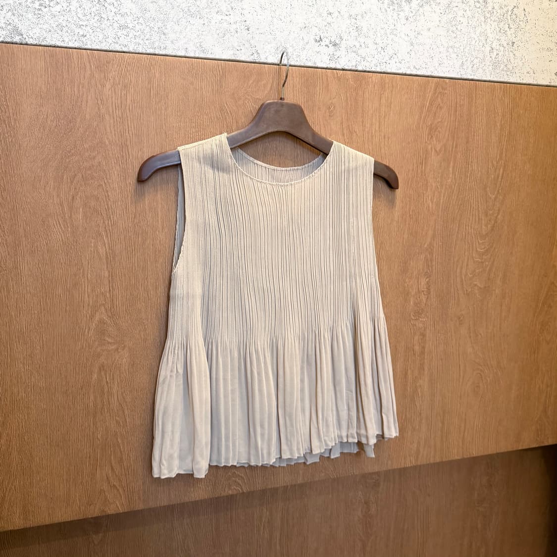 빈티지 슬리브리스 플리츠 블라우스 루즈핏 베이지 상품이미지1