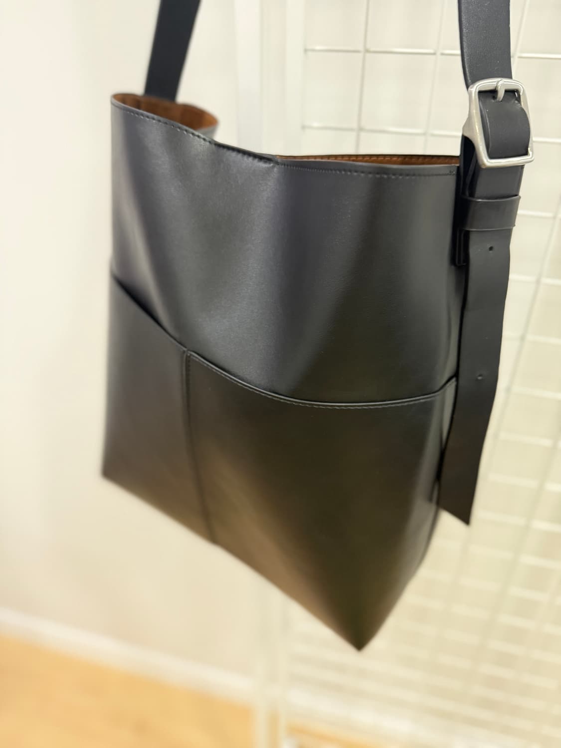 자라 크로스백 숄더백 호보백 판매합니다. 상품이미지3