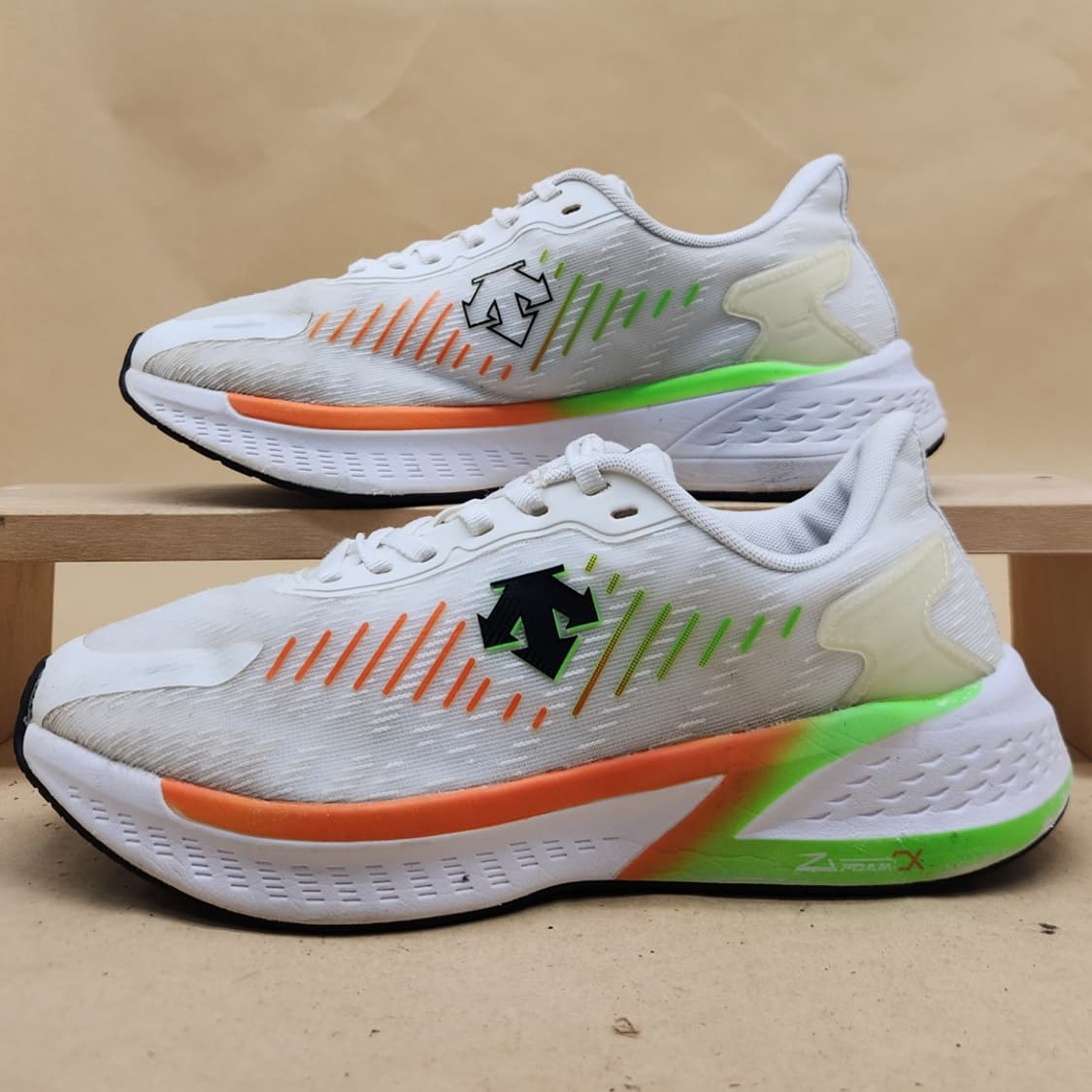 데상트 에너자이트 런닝화 255 상품이미지1