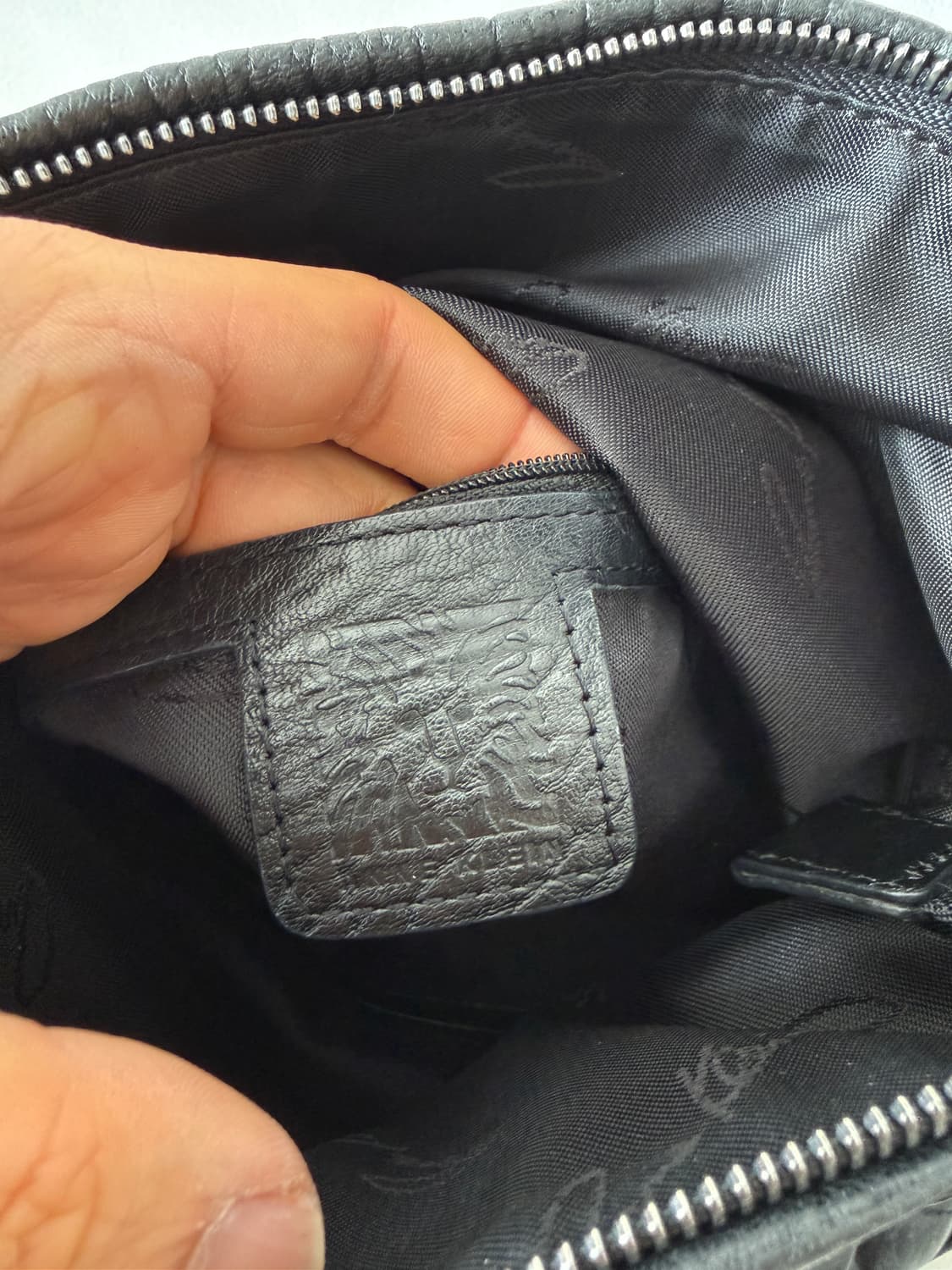 앤 클라인(Anne Klein) 레더 크로스 숄더백 상품이미지9