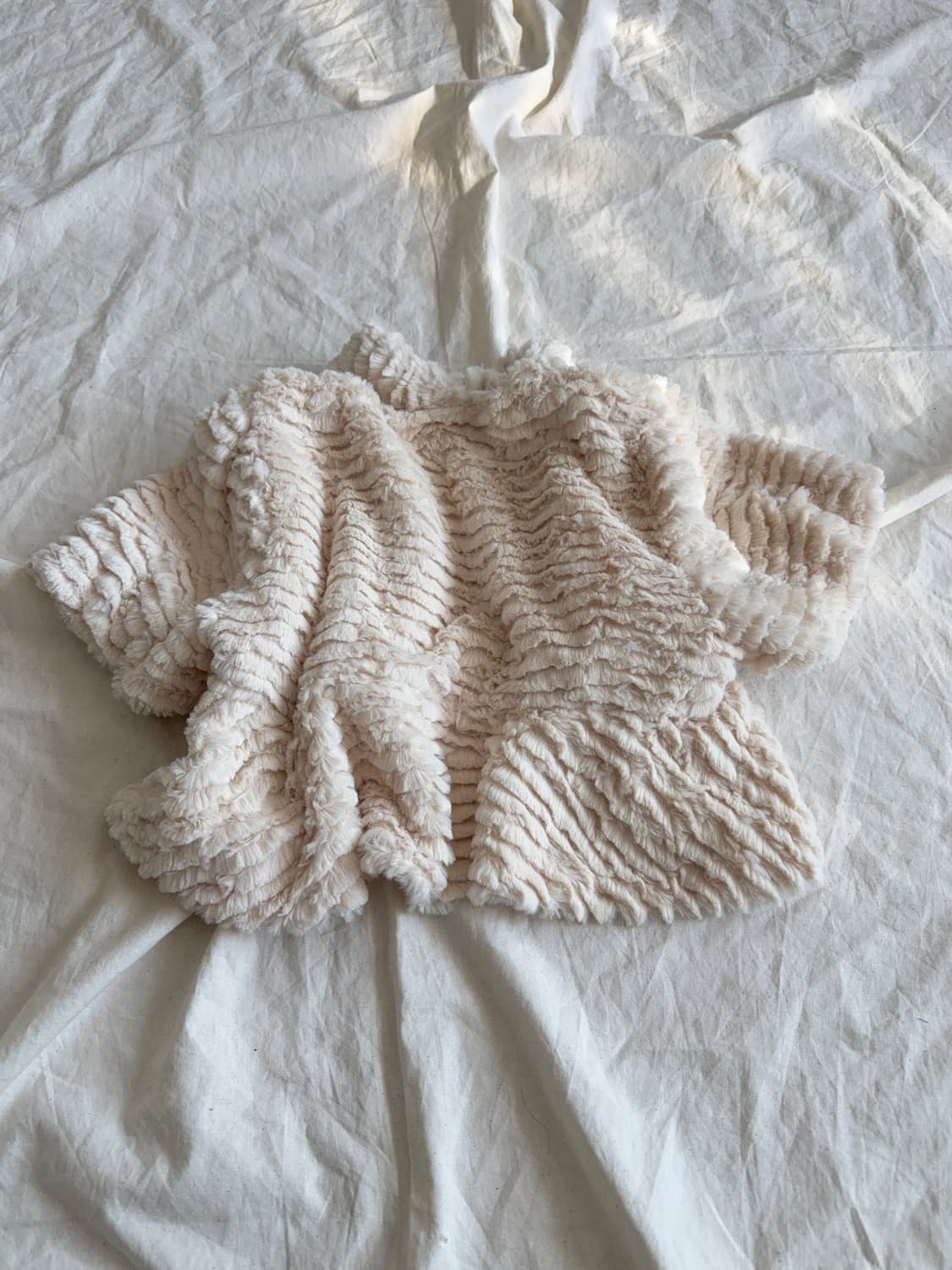 라이트베이지 페어리 폭닥 크롭 퍼 볼레로 상품이미지4