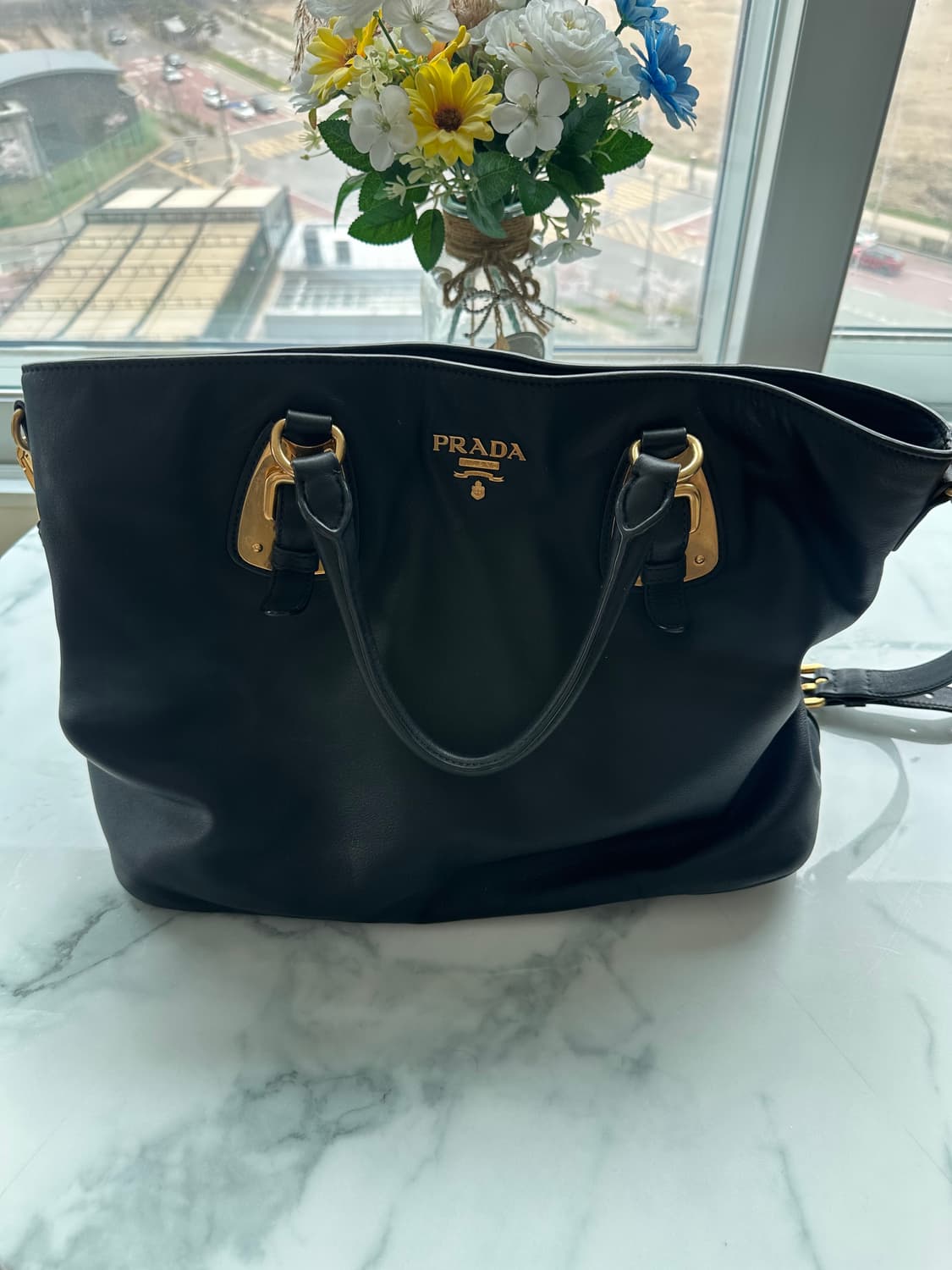 프라다 카프스킨 숄더백 상품이미지1