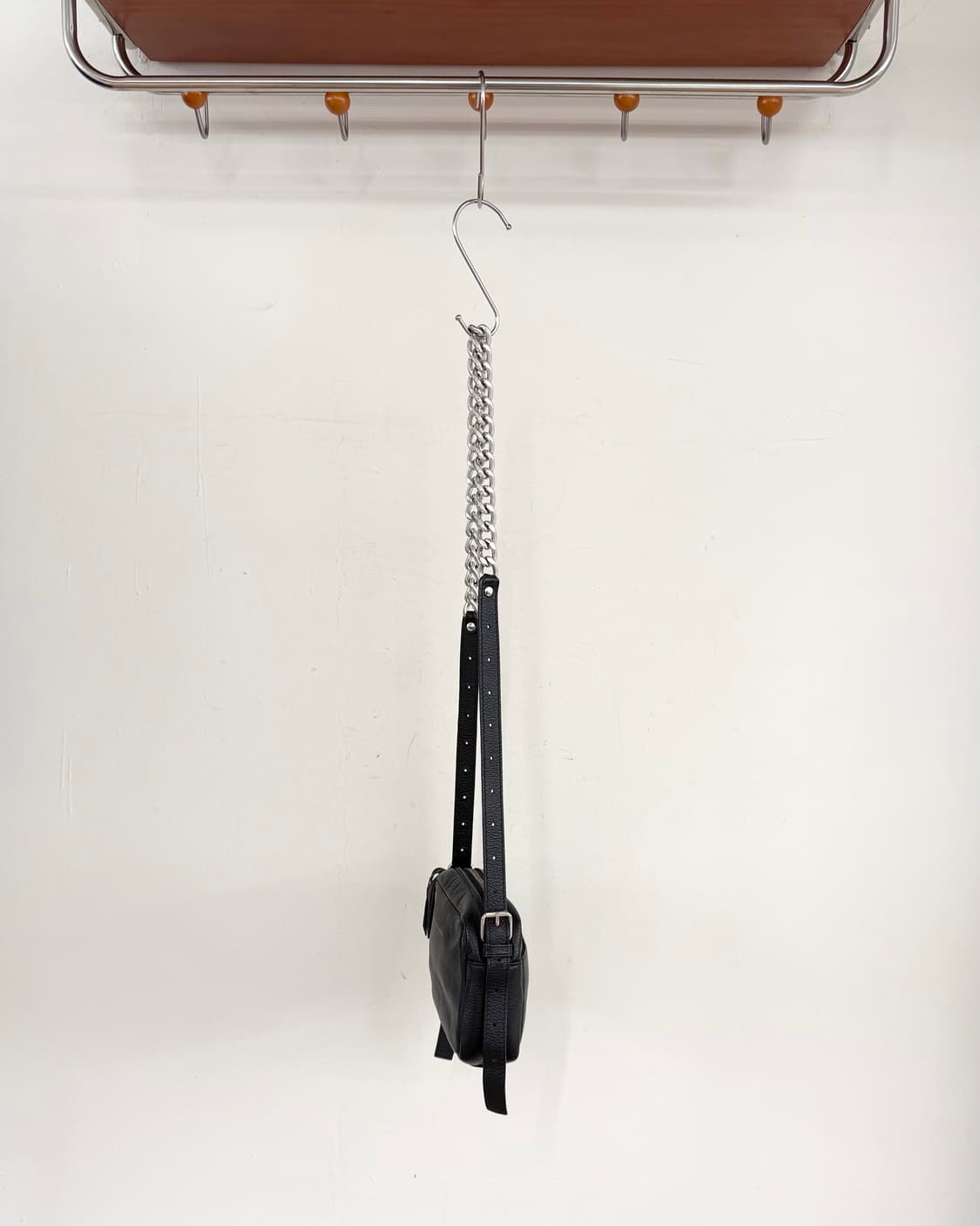 엠엠식스 블랙 체인스트랩 크로스 바디 백 상품이미지3