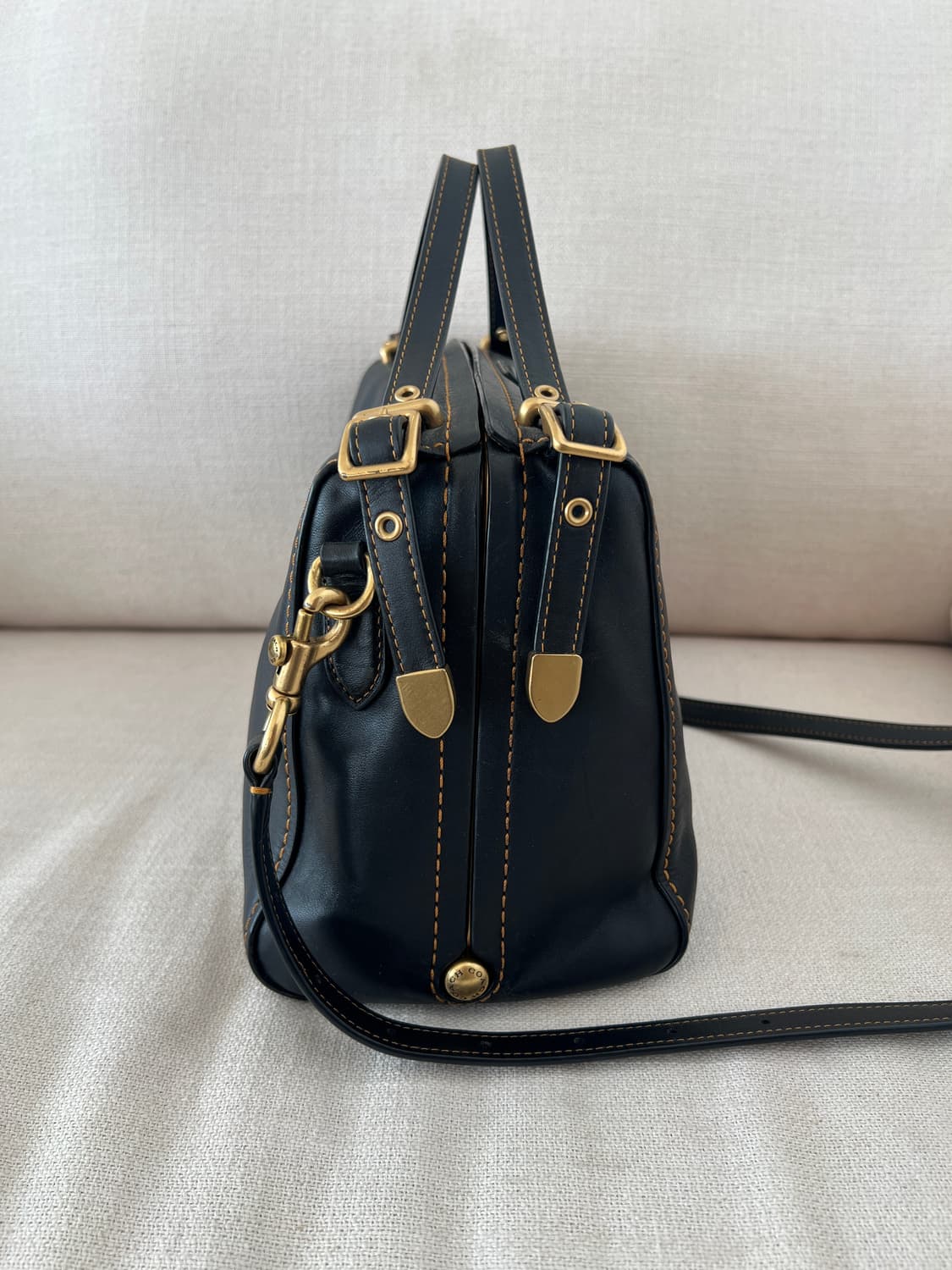 코치 블랙 레더 숄더백 상품이미지3