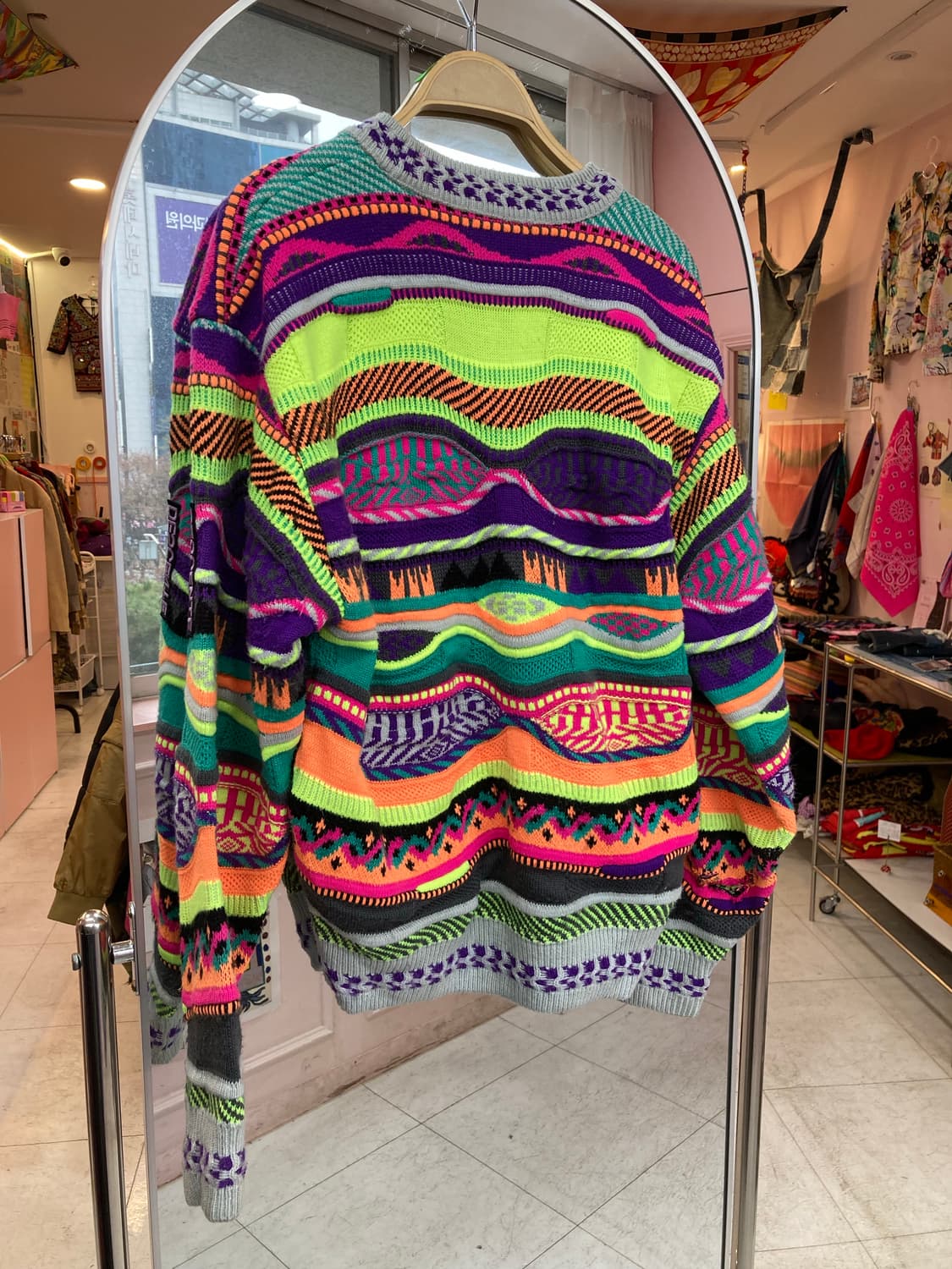 데상트 DESCENTE 빈티지 패턴 무지개 니트 상품이미지5