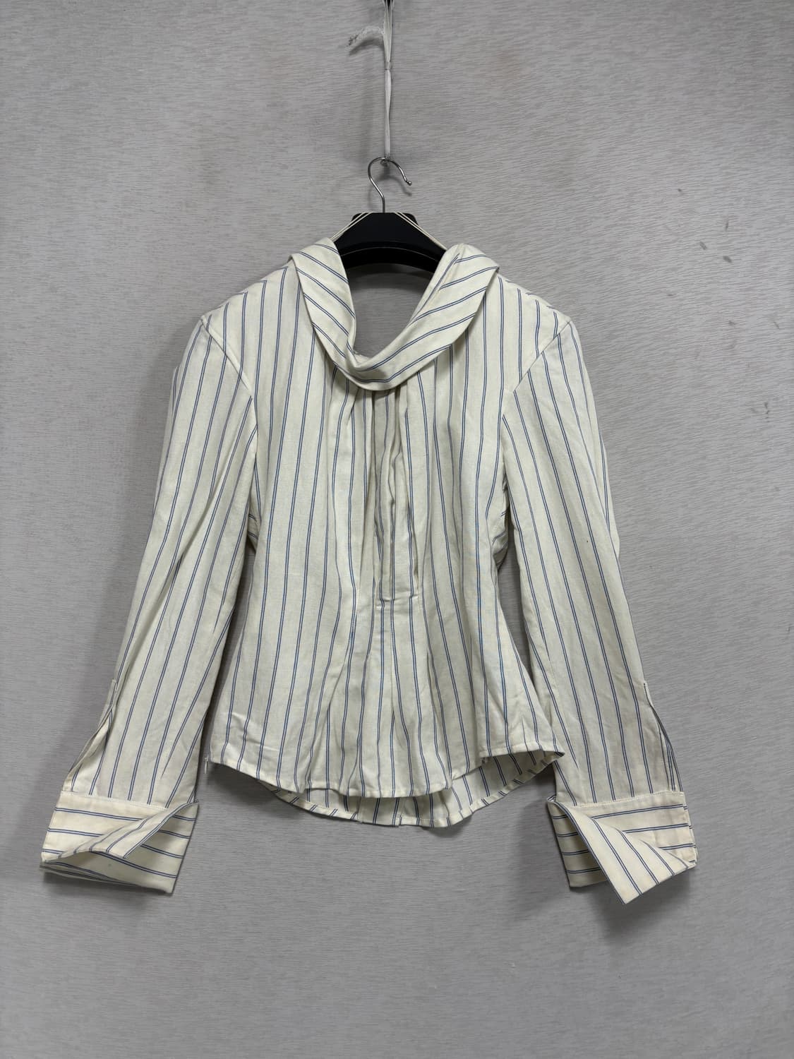 자크뮈스 볼류미너스 숄더 셔츠 36 상품이미지6