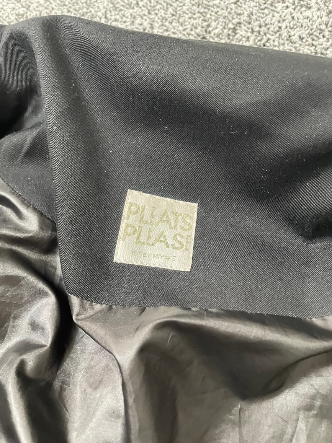 빈티지9. 이세이 미야케 플리츠 플리즈 롱 패딩 넥 라인 디테일 상품이미지5