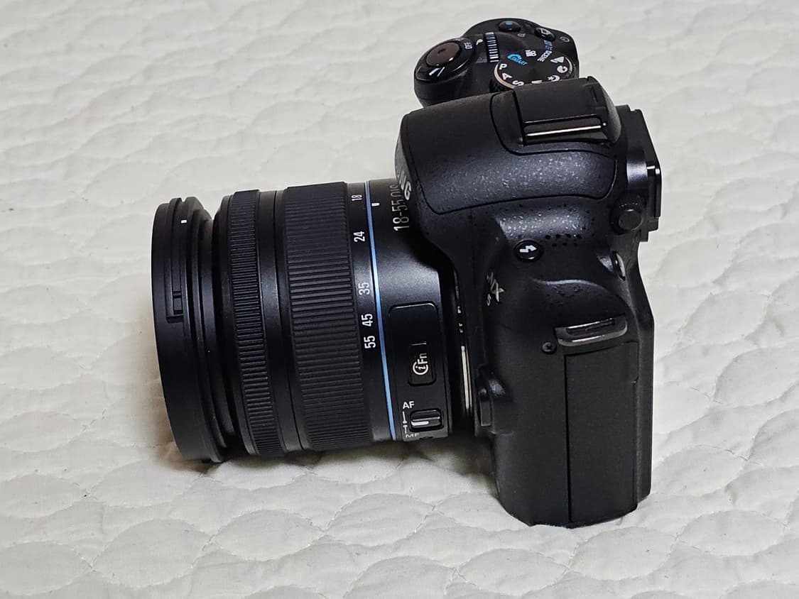 삼성 NX5 카메라와 18-55mm 렌즈 상품이미지4